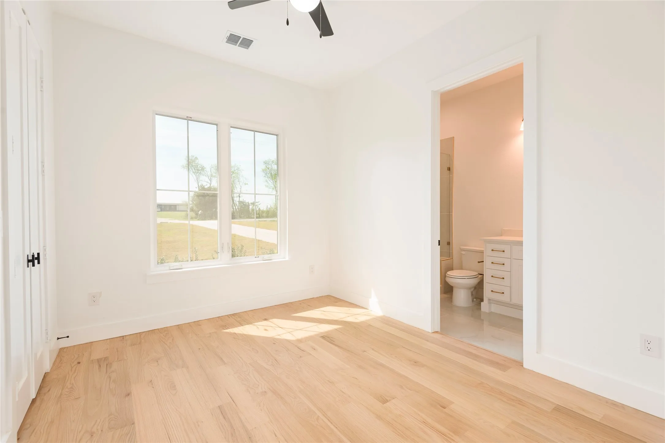 Single Family Residence For Sale in Hunt County , 4863 County Road 1098, Celeste, Texas 75423, 3 Bedroom, 4 Bathroom, 2 Garage spaces, 2,310 Sqft, built in 2025, mls#21387553, Real Estate Agent in Celeste, Homes For Sale in Hunt county, Homes For Sale in Celeste, Realtor in Celeste Texas, Real Estate Brokerage Independent Realty Texas, Luminita Cordes Realtor