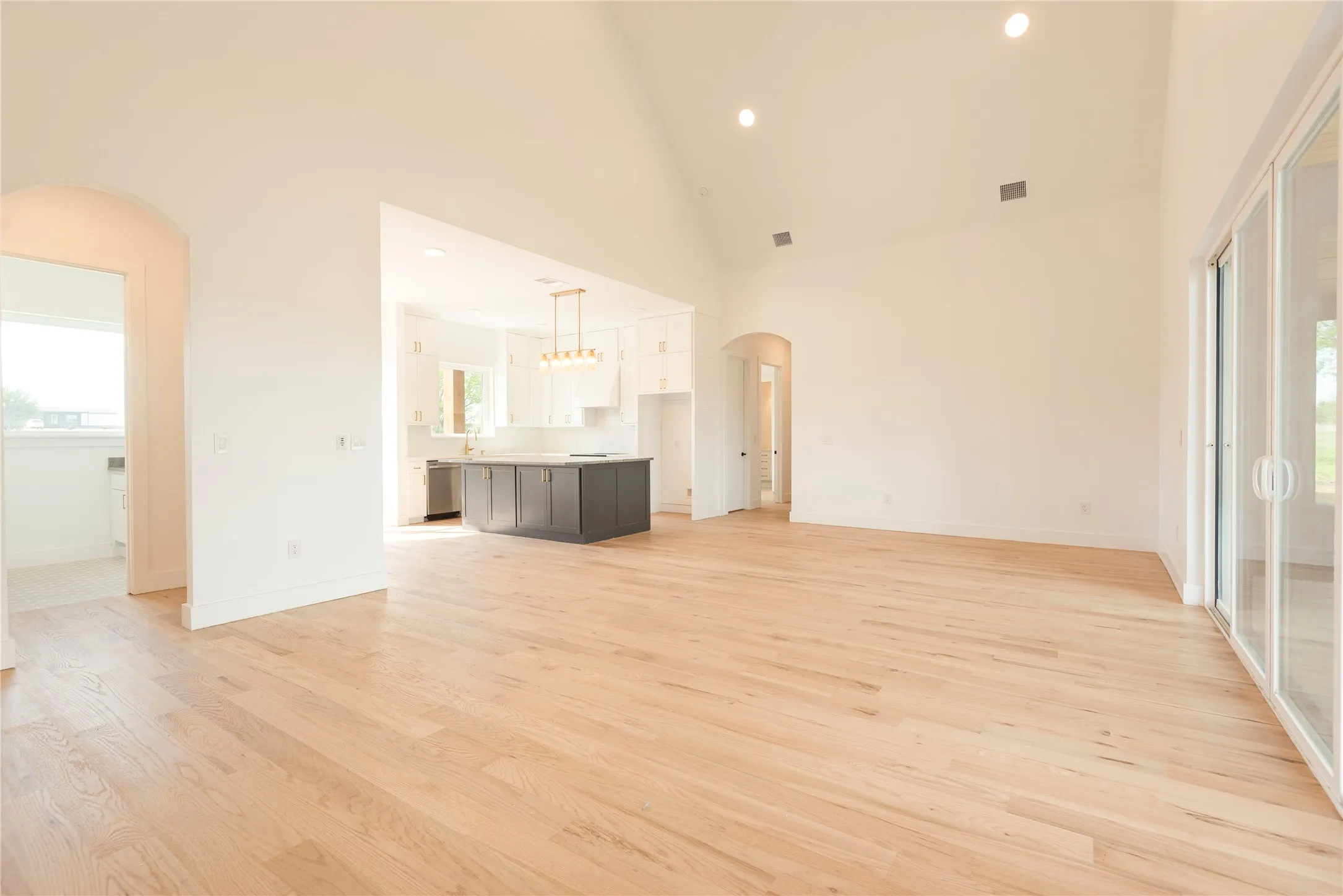 Single Family Residence For Sale in Hunt County , 4863 County Road 1098, Celeste, Texas 75423, 3 Bedroom, 4 Bathroom, 2 Garage spaces, 2,310 Sqft, built in 2025, mls#21387553, Real Estate Agent in Celeste, Homes For Sale in Hunt county, Homes For Sale in Celeste, Realtor in Celeste Texas, Real Estate Brokerage Independent Realty Texas, Luminita Cordes Realtor