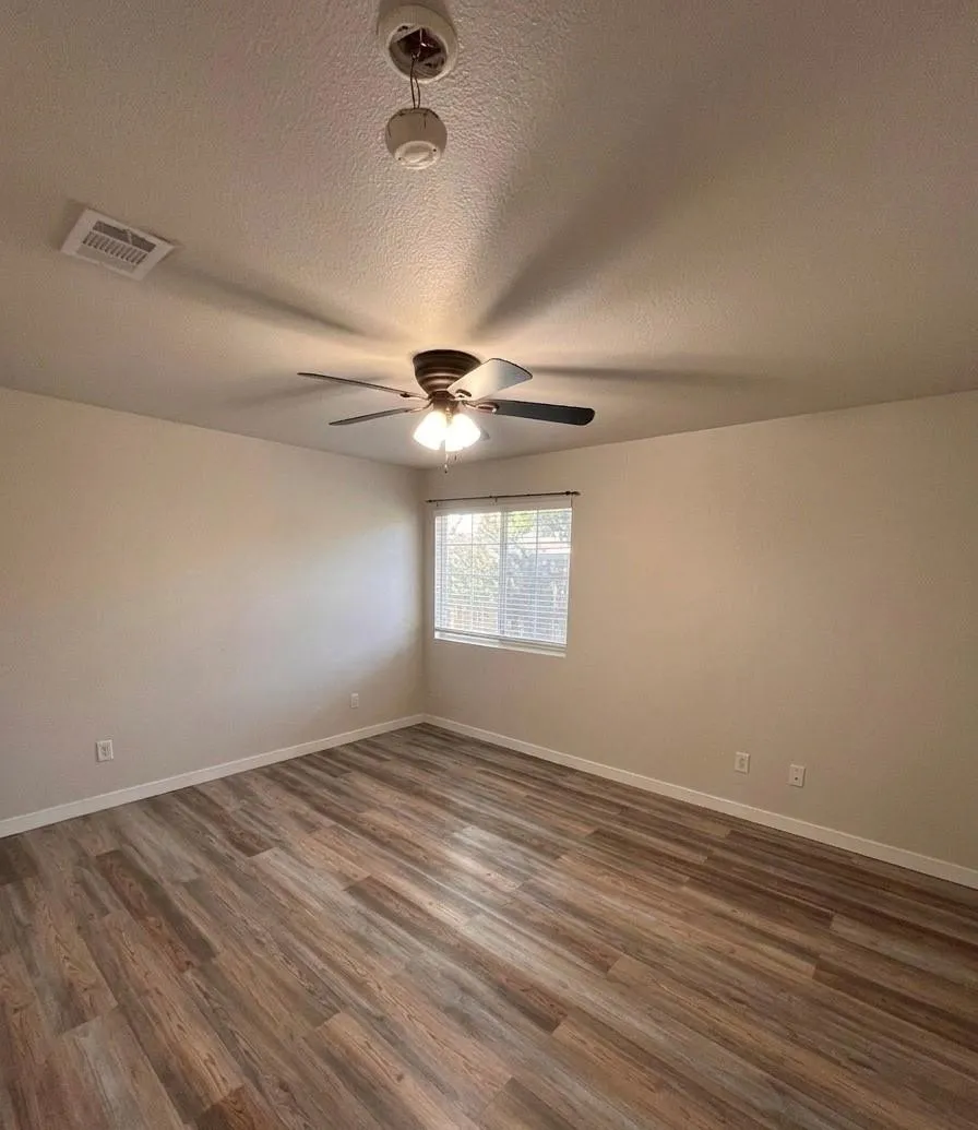 Single Family Residence For Rent in Dallas County , 2336 Summit Lane, Dallas, Texas 75227, 3 Bedroom, 2 Bathroom, 1 Garage spaces, 1,200 Sqft, built in 1999, mls#21387555, Real Estate Agent in Dallas, Homes For Rent in Dallas county, Homes For Rent in Dallas, Realtor in Dallas Texas, Real Estate Brokerage Independent Realty Texas, Luminita Cordes Realtor