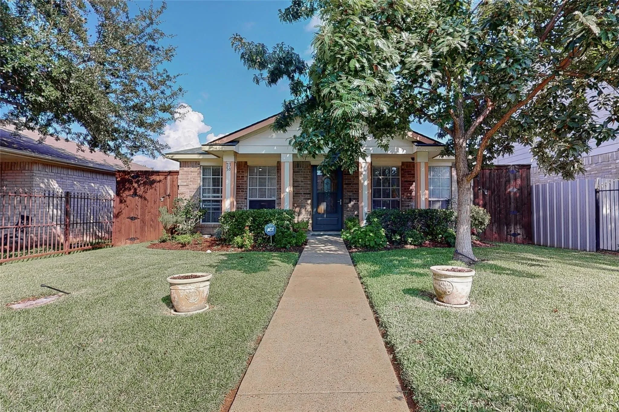 Single Family Residence For Rent in Dallas County , 2336 Summit Lane, Dallas, Texas 75227, 3 Bedroom, 2 Bathroom, 1 Garage spaces, 1,200 Sqft, built in 1999, mls#21387555, Real Estate Agent in Dallas, Homes For Rent in Dallas county, Homes For Rent in Dallas, Realtor in Dallas Texas, Real Estate Brokerage Independent Realty Texas, Luminita Cordes Realtor