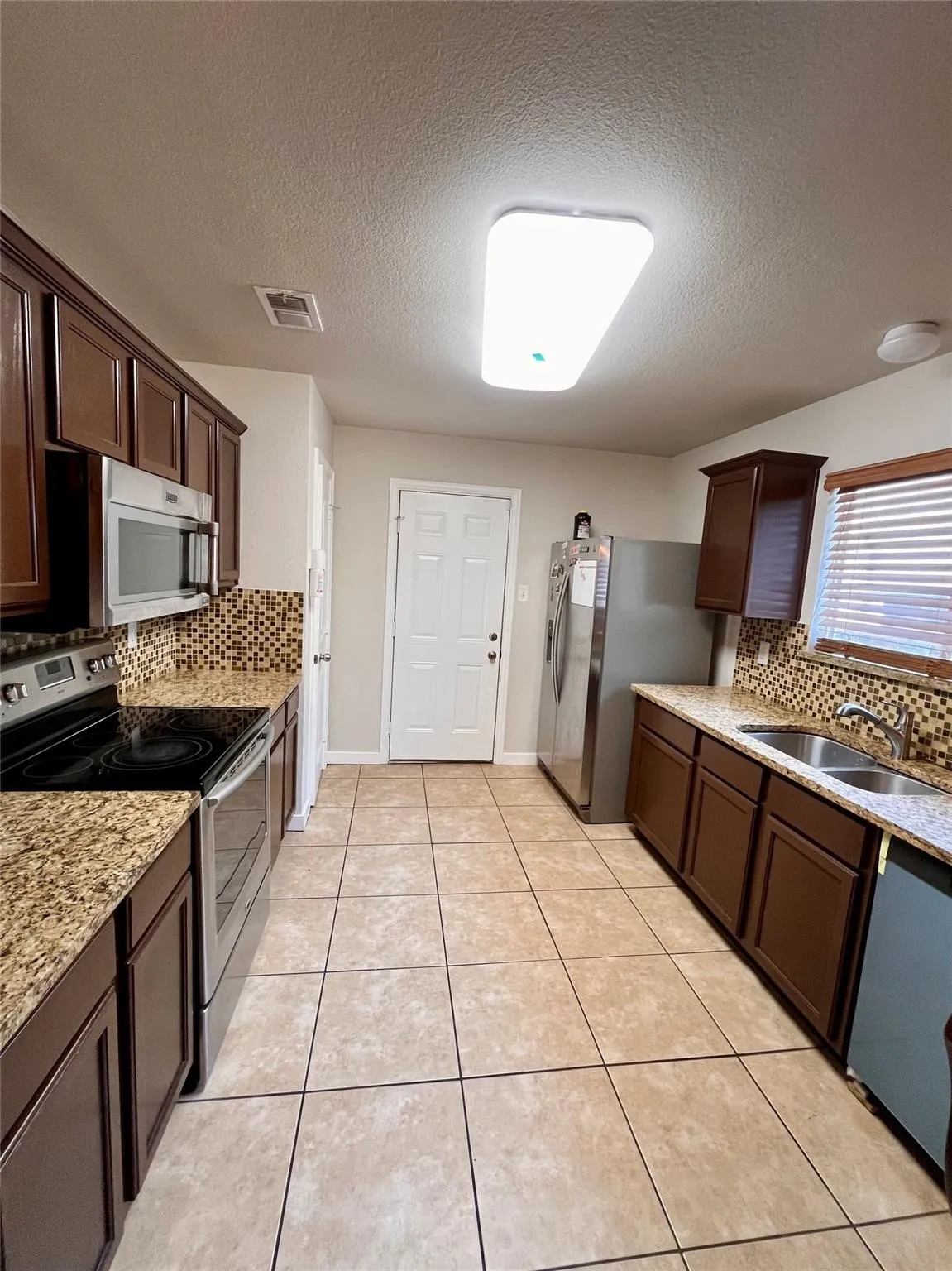 Single Family Residence For Rent in Dallas County , 2336 Summit Lane, Dallas, Texas 75227, 3 Bedroom, 2 Bathroom, 1 Garage spaces, 1,200 Sqft, built in 1999, mls#21387555, Real Estate Agent in Dallas, Homes For Rent in Dallas county, Homes For Rent in Dallas, Realtor in Dallas Texas, Real Estate Brokerage Independent Realty Texas, Luminita Cordes Realtor