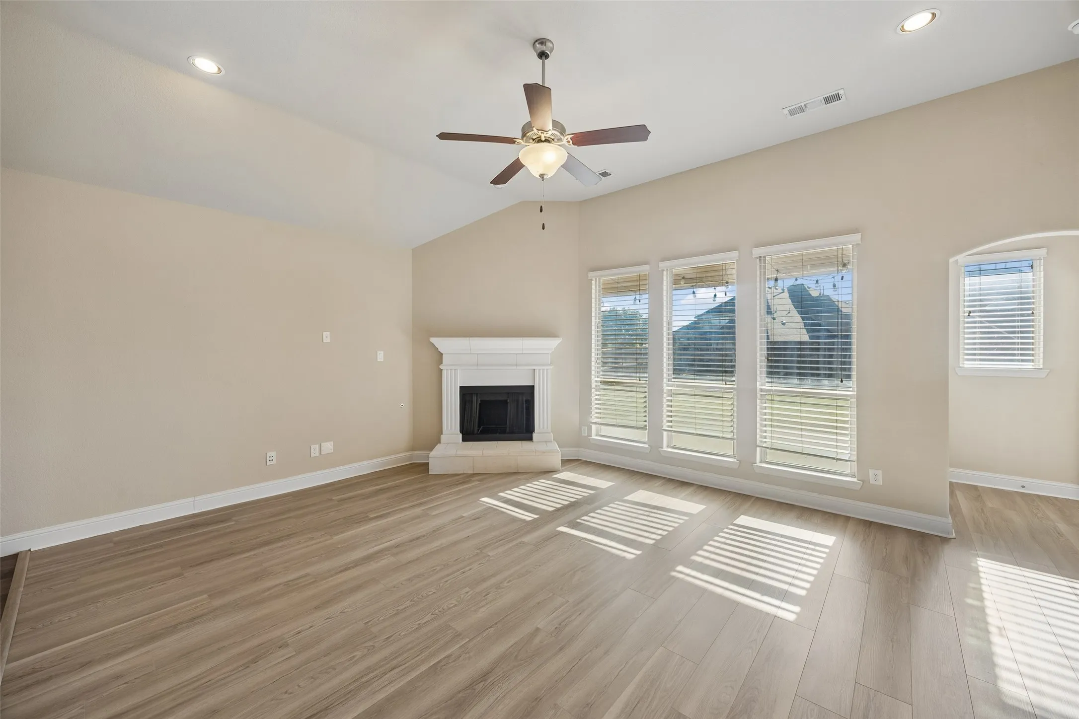 Single Family Residence For Rent in Denton County , 1824 Balboa Park Drive, Prosper, Texas 75078, 5 Bedroom, 3 Bathroom, 2 Garage spaces, 3,082 Sqft, built in 2016, mls#21382806, Real Estate Agent in Prosper, Homes For Rent in Denton county, Homes For Rent in Prosper, Realtor in Prosper Texas, Real Estate Brokerage Independent Realty Texas, Luminita Cordes Realtor