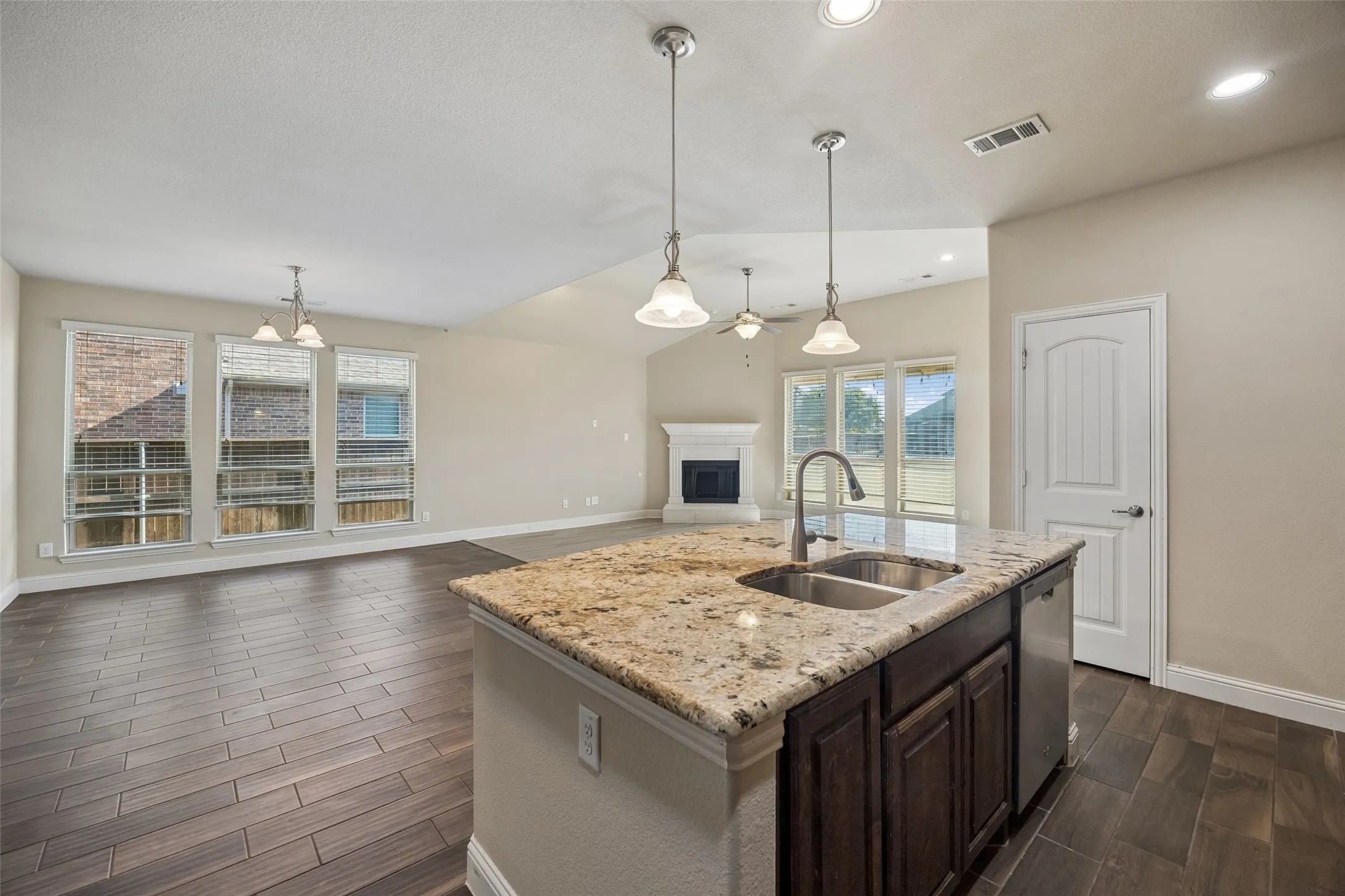 Single Family Residence For Rent in Denton County , 1824 Balboa Park Drive, Prosper, Texas 75078, 5 Bedroom, 3 Bathroom, 2 Garage spaces, 3,082 Sqft, built in 2016, mls#21382806, Real Estate Agent in Prosper, Homes For Rent in Denton county, Homes For Rent in Prosper, Realtor in Prosper Texas, Real Estate Brokerage Independent Realty Texas, Luminita Cordes Realtor