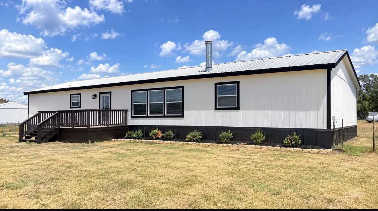 Manufactured Home For Sale in Parker County , 2833 Highland Road, Springtown, Texas 76082, 3 Bedroom, 2 Bathroom, Garage spaces, 2,128 Sqft, built in 2005, mls#21387033, Real Estate Agent in Springtown, Homes For Sale in Parker county, Homes For Sale in Springtown, Realtor in Springtown Texas, Real Estate Brokerage Independent Realty Texas, Luminita Cordes Realtor