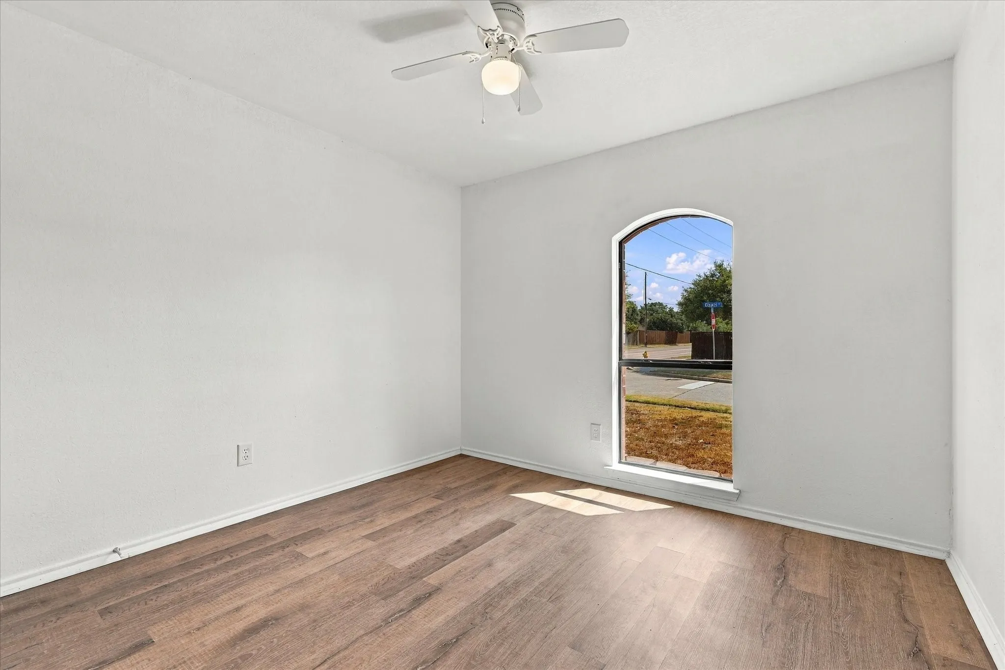 Single Family Residence For Sale in Dallas County , 648 Coats Street, Coppell, Texas 75019, 3 Bedroom, 2 Bathroom, 2 Garage spaces, 1,585 Sqft, built in 1985, mls#21386756, Real Estate Agent in Coppell, Homes For Sale in Dallas county, Homes For Sale in Coppell, Realtor in Coppell Texas, Real Estate Brokerage Independent Realty Texas, Luminita Cordes Realtor