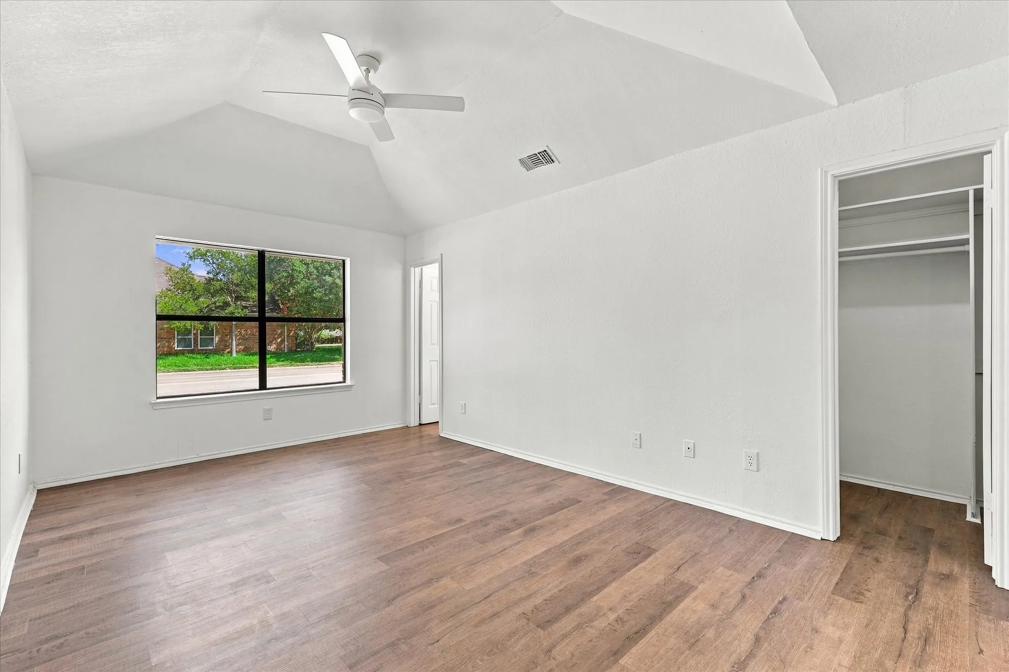 Single Family Residence For Sale in Dallas County , 648 Coats Street, Coppell, Texas 75019, 3 Bedroom, 2 Bathroom, 2 Garage spaces, 1,585 Sqft, built in 1985, mls#21386756, Real Estate Agent in Coppell, Homes For Sale in Dallas county, Homes For Sale in Coppell, Realtor in Coppell Texas, Real Estate Brokerage Independent Realty Texas, Luminita Cordes Realtor