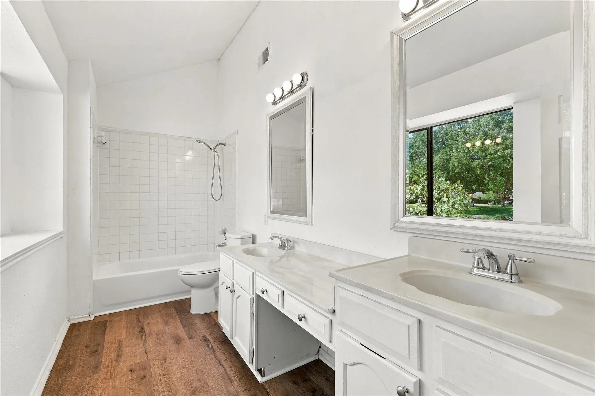 Single Family Residence For Sale in Dallas County , 648 Coats Street, Coppell, Texas 75019, 3 Bedroom, 2 Bathroom, 2 Garage spaces, 1,585 Sqft, built in 1985, mls#21386756, Real Estate Agent in Coppell, Homes For Sale in Dallas county, Homes For Sale in Coppell, Realtor in Coppell Texas, Real Estate Brokerage Independent Realty Texas, Luminita Cordes Realtor