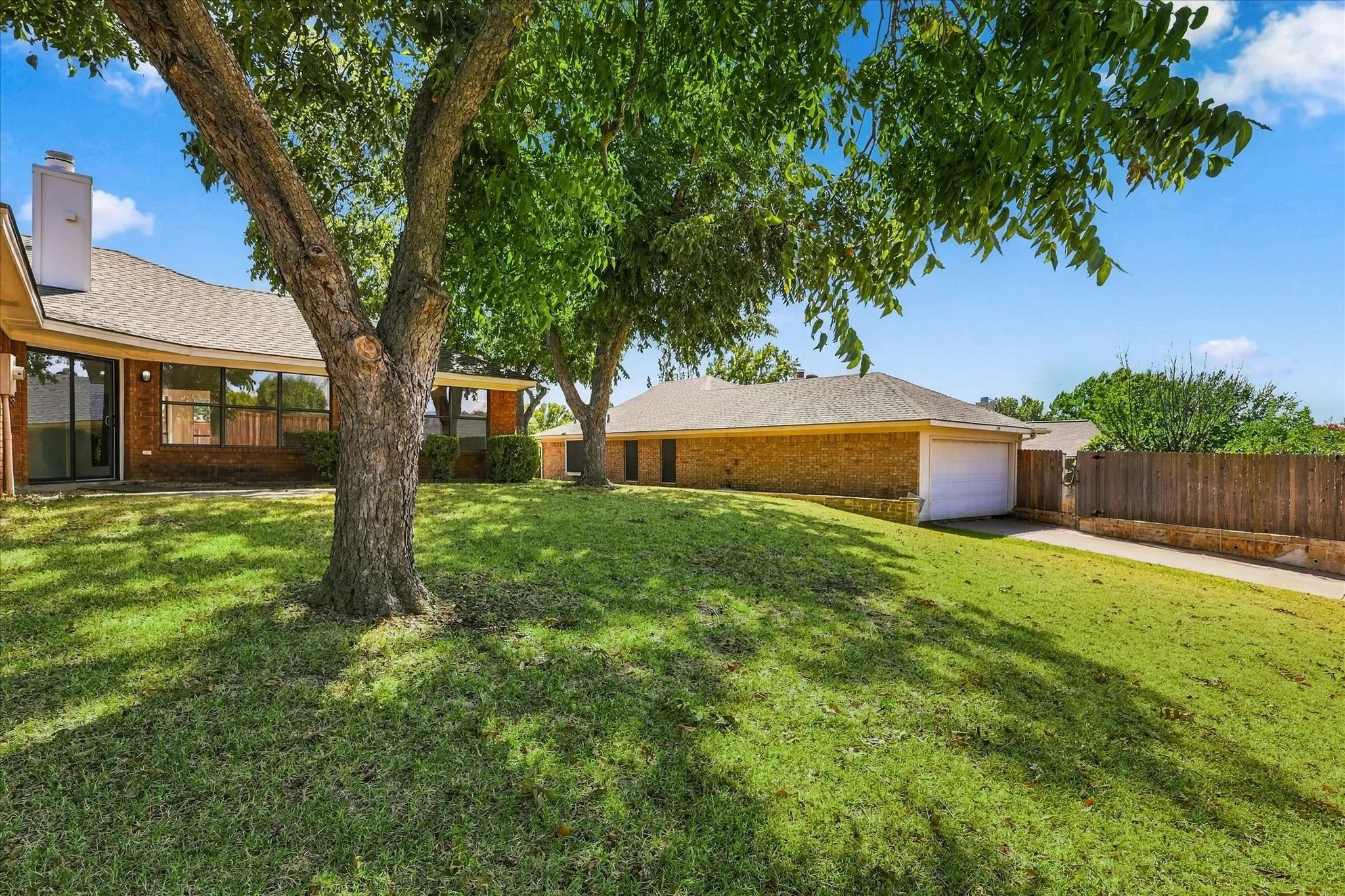 Single Family Residence For Sale in Dallas County , 648 Coats Street, Coppell, Texas 75019, 3 Bedroom, 2 Bathroom, 2 Garage spaces, 1,585 Sqft, built in 1985, mls#21386756, Real Estate Agent in Coppell, Homes For Sale in Dallas county, Homes For Sale in Coppell, Realtor in Coppell Texas, Real Estate Brokerage Independent Realty Texas, Luminita Cordes Realtor