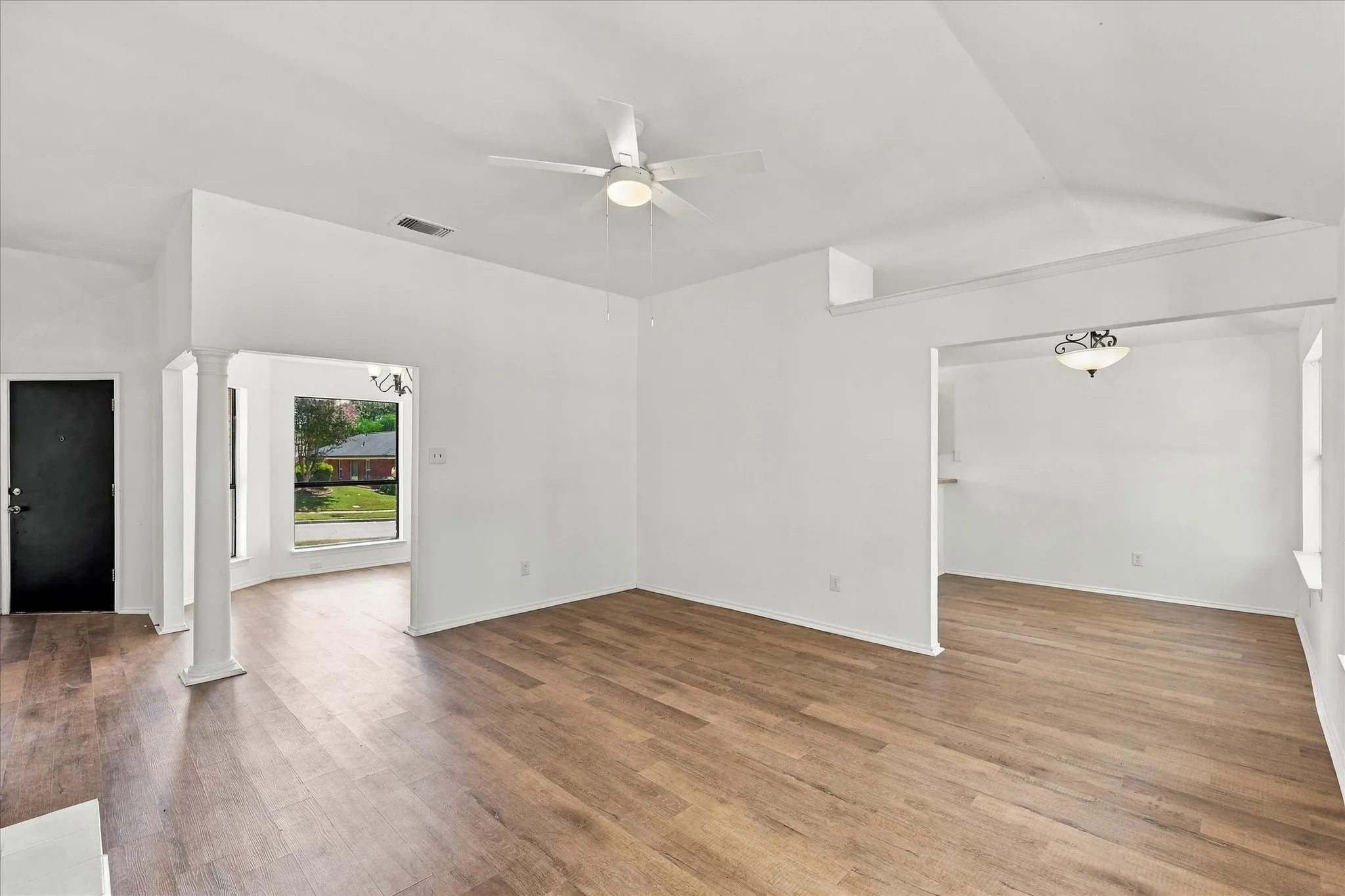 Single Family Residence For Sale in Dallas County , 648 Coats Street, Coppell, Texas 75019, 3 Bedroom, 2 Bathroom, 2 Garage spaces, 1,585 Sqft, built in 1985, mls#21386756, Real Estate Agent in Coppell, Homes For Sale in Dallas county, Homes For Sale in Coppell, Realtor in Coppell Texas, Real Estate Brokerage Independent Realty Texas, Luminita Cordes Realtor