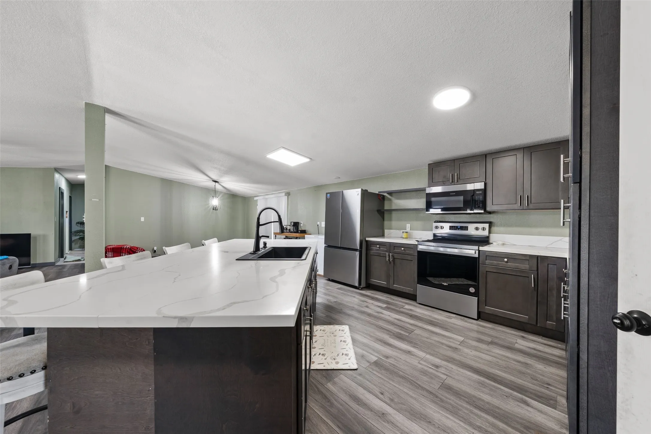 Manufactured Home For Sale in Mc Lennan County , 6520 Golinda Drive, Lorena, Texas 76655, 4 Bedroom, 3 Bathroom, Garage spaces, 1,960 Sqft, built in 1995, mls#21387310, Real Estate Agent in Lorena, Homes For Sale in Mc Lennan county, Homes For Sale in Lorena, Realtor in Lorena Texas, Real Estate Brokerage Independent Realty Texas, Luminita Cordes Realtor