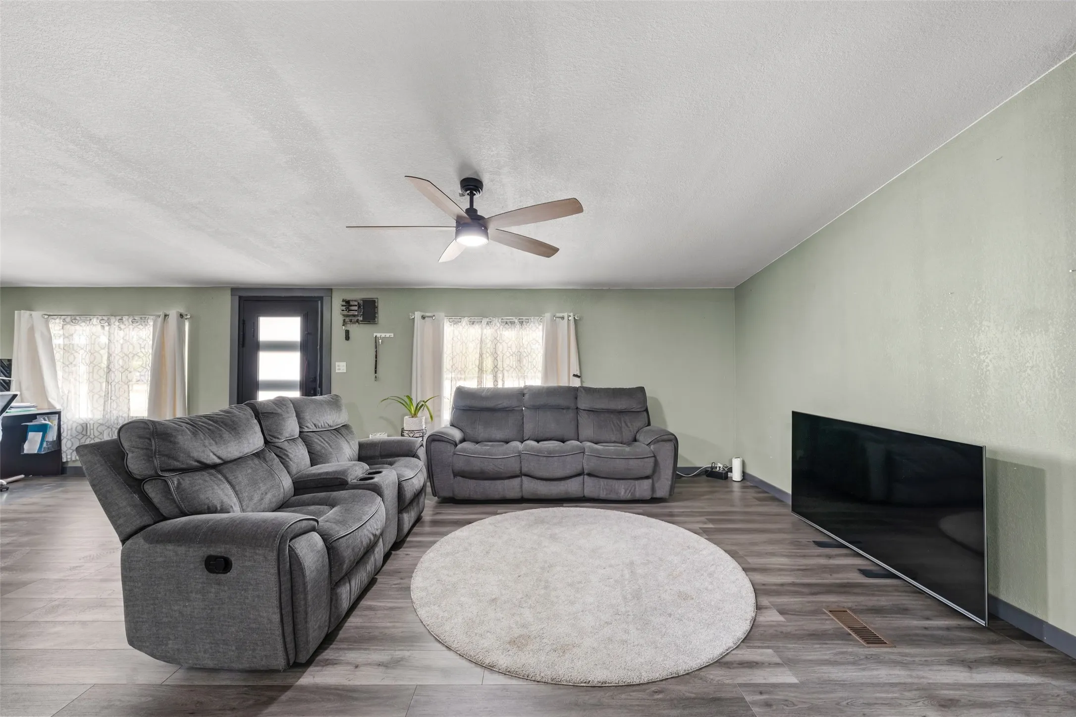 Manufactured Home For Sale in Mc Lennan County , 6520 Golinda Drive, Lorena, Texas 76655, 4 Bedroom, 3 Bathroom, Garage spaces, 1,960 Sqft, built in 1995, mls#21387310, Real Estate Agent in Lorena, Homes For Sale in Mc Lennan county, Homes For Sale in Lorena, Realtor in Lorena Texas, Real Estate Brokerage Independent Realty Texas, Luminita Cordes Realtor