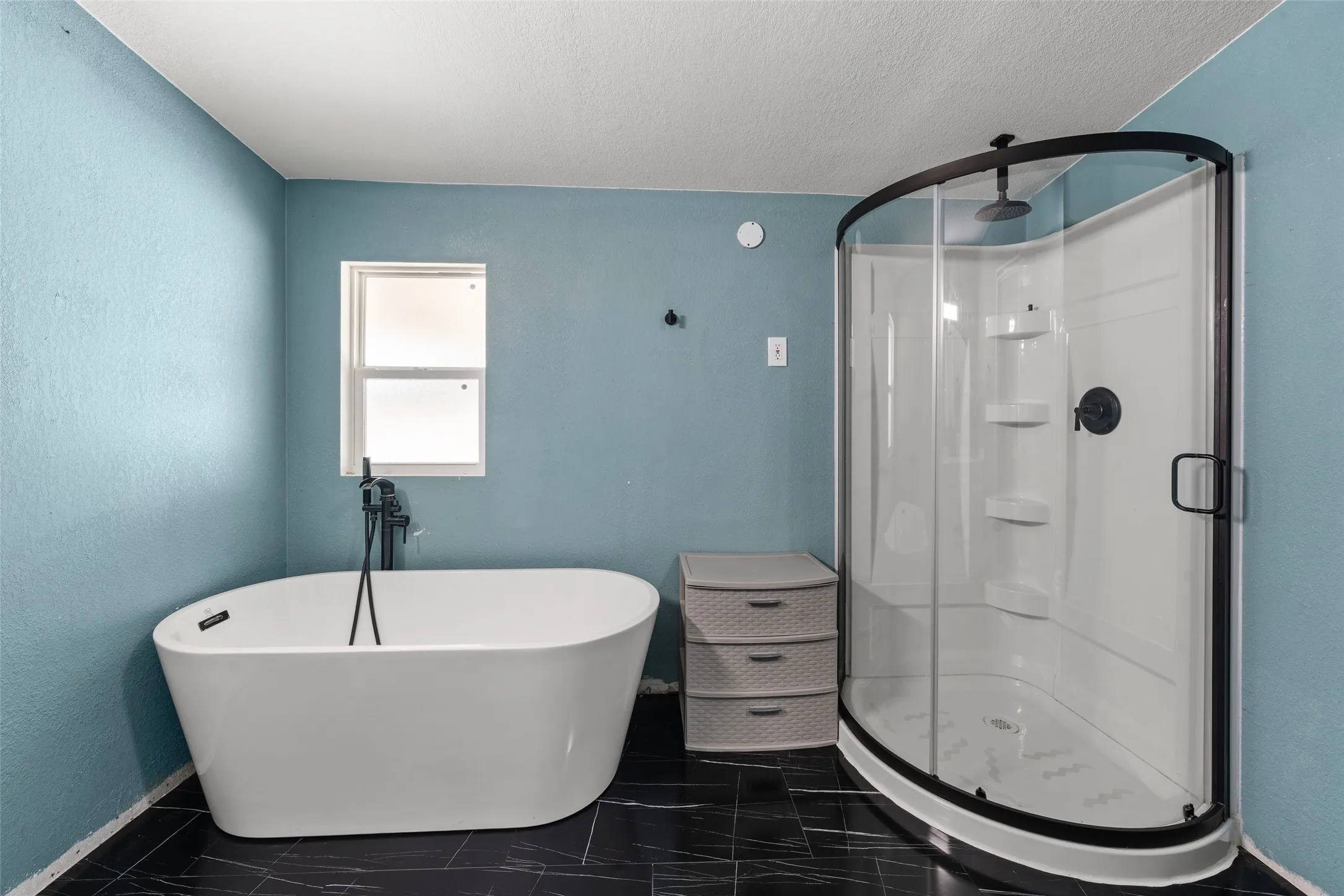 Manufactured Home For Sale in Mc Lennan County , 6520 Golinda Drive, Lorena, Texas 76655, 4 Bedroom, 3 Bathroom, Garage spaces, 1,960 Sqft, built in 1995, mls#21387310, Real Estate Agent in Lorena, Homes For Sale in Mc Lennan county, Homes For Sale in Lorena, Realtor in Lorena Texas, Real Estate Brokerage Independent Realty Texas, Luminita Cordes Realtor