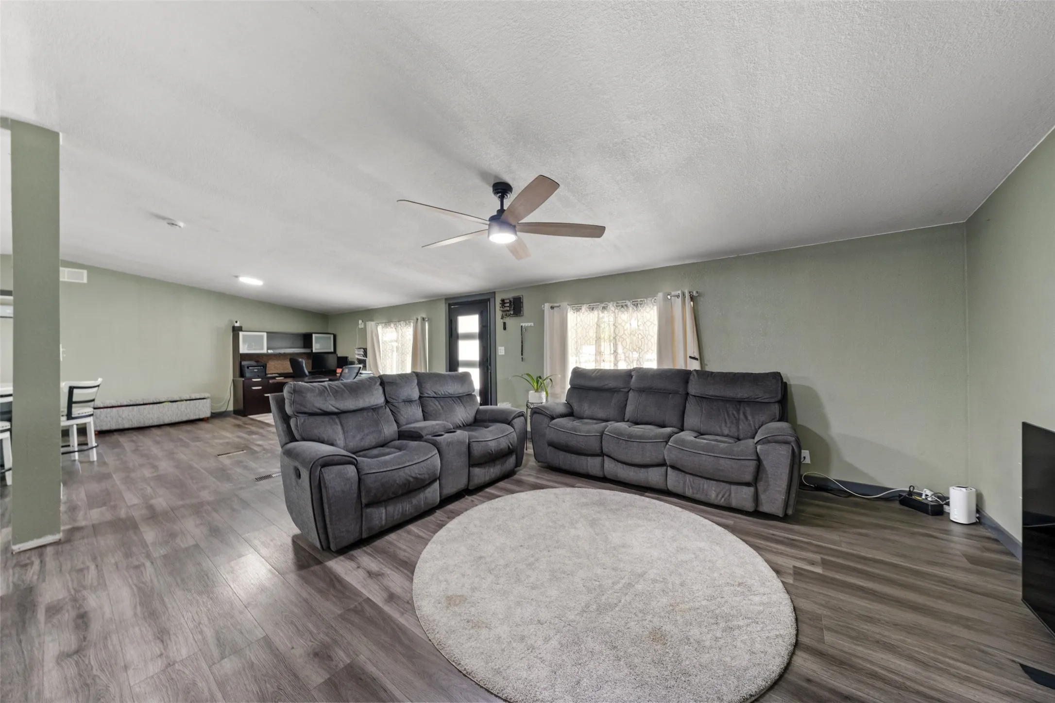 Manufactured Home For Sale in Mc Lennan County , 6520 Golinda Drive, Lorena, Texas 76655, 4 Bedroom, 3 Bathroom, Garage spaces, 1,960 Sqft, built in 1995, mls#21387310, Real Estate Agent in Lorena, Homes For Sale in Mc Lennan county, Homes For Sale in Lorena, Realtor in Lorena Texas, Real Estate Brokerage Independent Realty Texas, Luminita Cordes Realtor