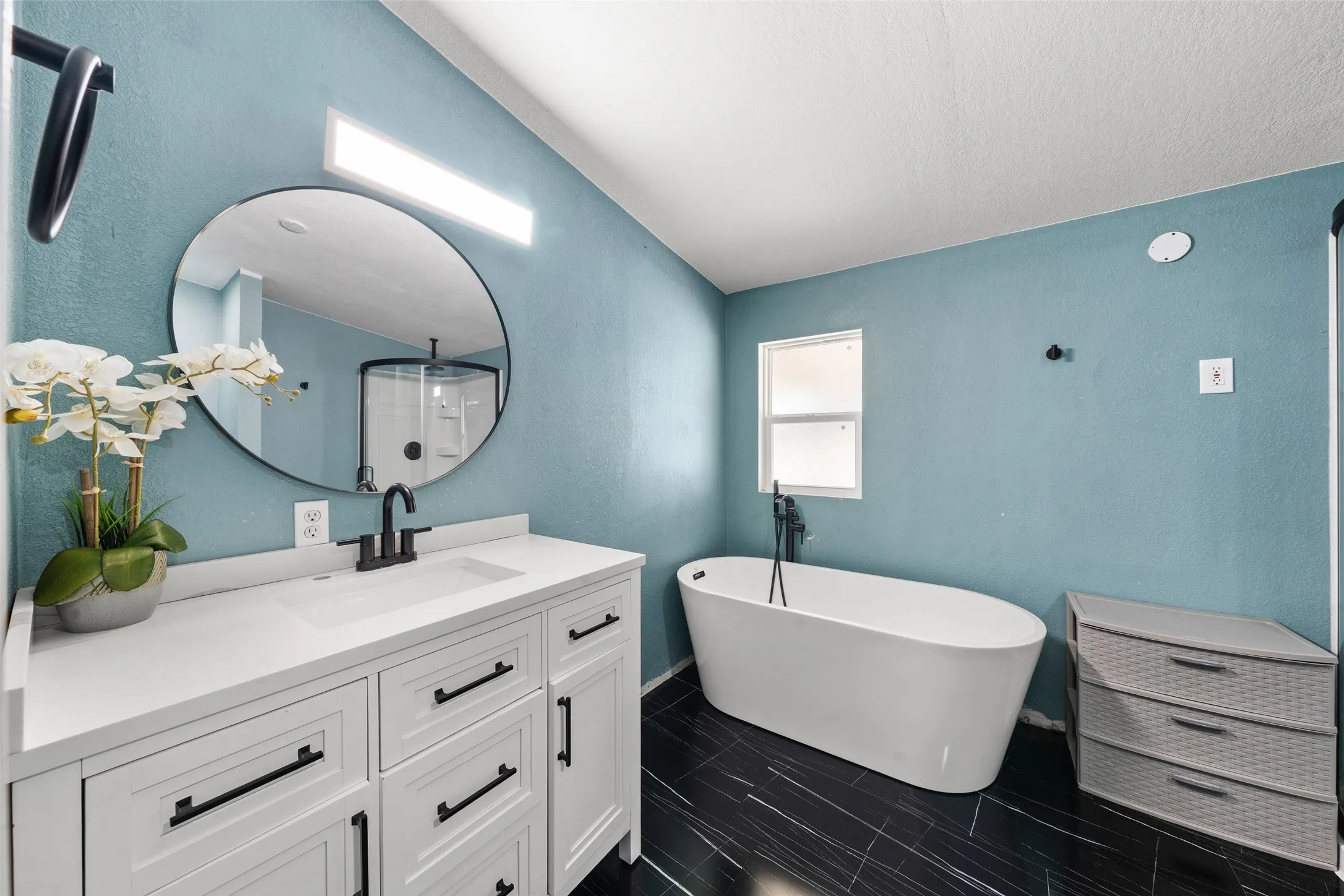 Manufactured Home For Sale in Mc Lennan County , 6520 Golinda Drive, Lorena, Texas 76655, 4 Bedroom, 3 Bathroom, Garage spaces, 1,960 Sqft, built in 1995, mls#21387310, Real Estate Agent in Lorena, Homes For Sale in Mc Lennan county, Homes For Sale in Lorena, Realtor in Lorena Texas, Real Estate Brokerage Independent Realty Texas, Luminita Cordes Realtor