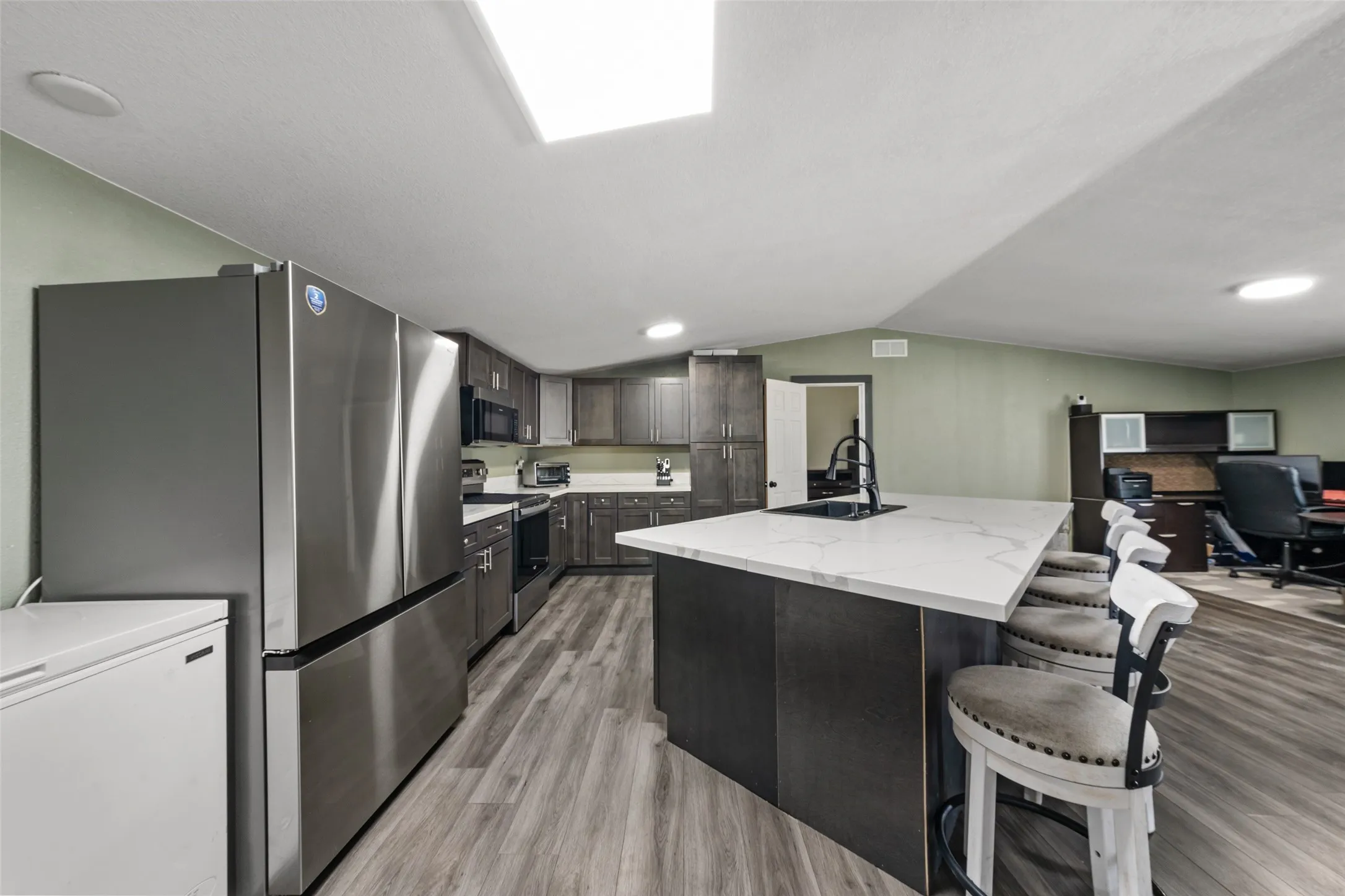 Manufactured Home For Sale in Mc Lennan County , 6520 Golinda Drive, Lorena, Texas 76655, 4 Bedroom, 3 Bathroom, Garage spaces, 1,960 Sqft, built in 1995, mls#21387310, Real Estate Agent in Lorena, Homes For Sale in Mc Lennan county, Homes For Sale in Lorena, Realtor in Lorena Texas, Real Estate Brokerage Independent Realty Texas, Luminita Cordes Realtor