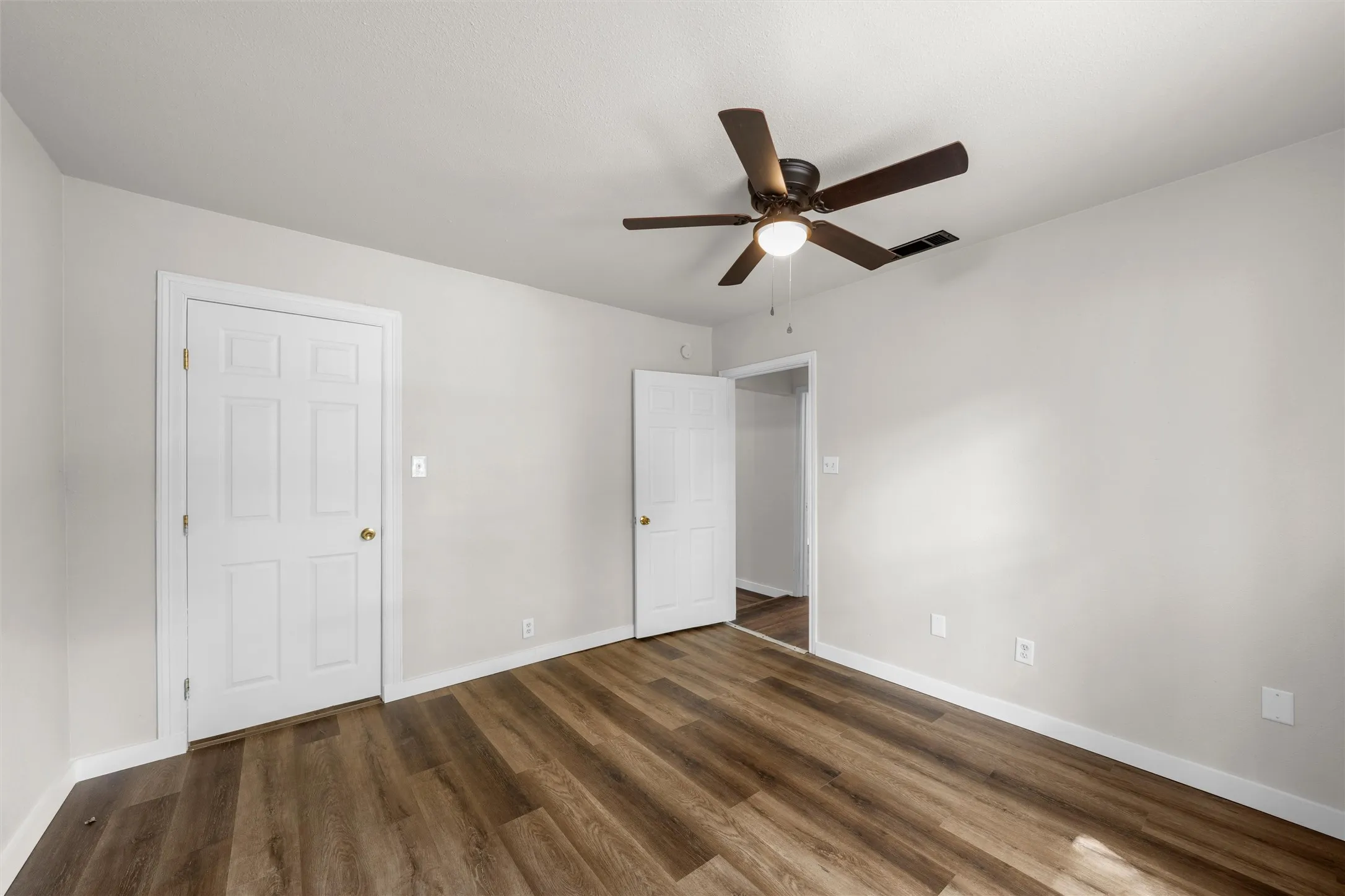 Single Family Residence For Sale in Mc Lennan County , 2406 Alexander Avenue, Waco, Texas 76708, 2 Bedroom, 1 Bathroom, Garage spaces, 1,052 Sqft, built in 1939, mls#21385945, Real Estate Agent in Waco, Homes For Sale in Mc Lennan county, Homes For Sale in Waco, Realtor in Waco Texas, Real Estate Brokerage Independent Realty Texas, Luminita Cordes Realtor