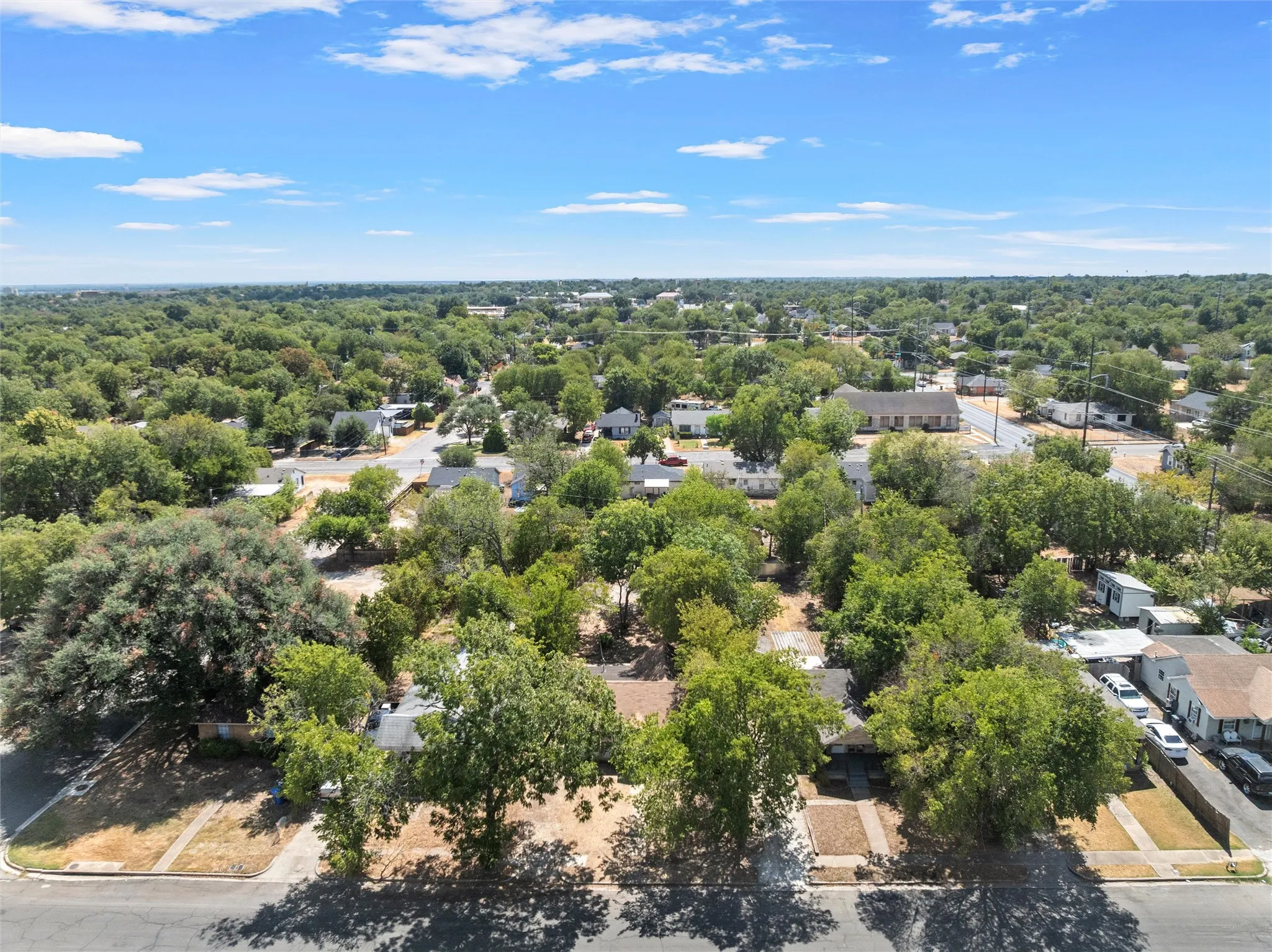 Single Family Residence For Sale in Mc Lennan County , 2406 Alexander Avenue, Waco, Texas 76708, 2 Bedroom, 1 Bathroom, Garage spaces, 1,052 Sqft, built in 1939, mls#21385945, Real Estate Agent in Waco, Homes For Sale in Mc Lennan county, Homes For Sale in Waco, Realtor in Waco Texas, Real Estate Brokerage Independent Realty Texas, Luminita Cordes Realtor