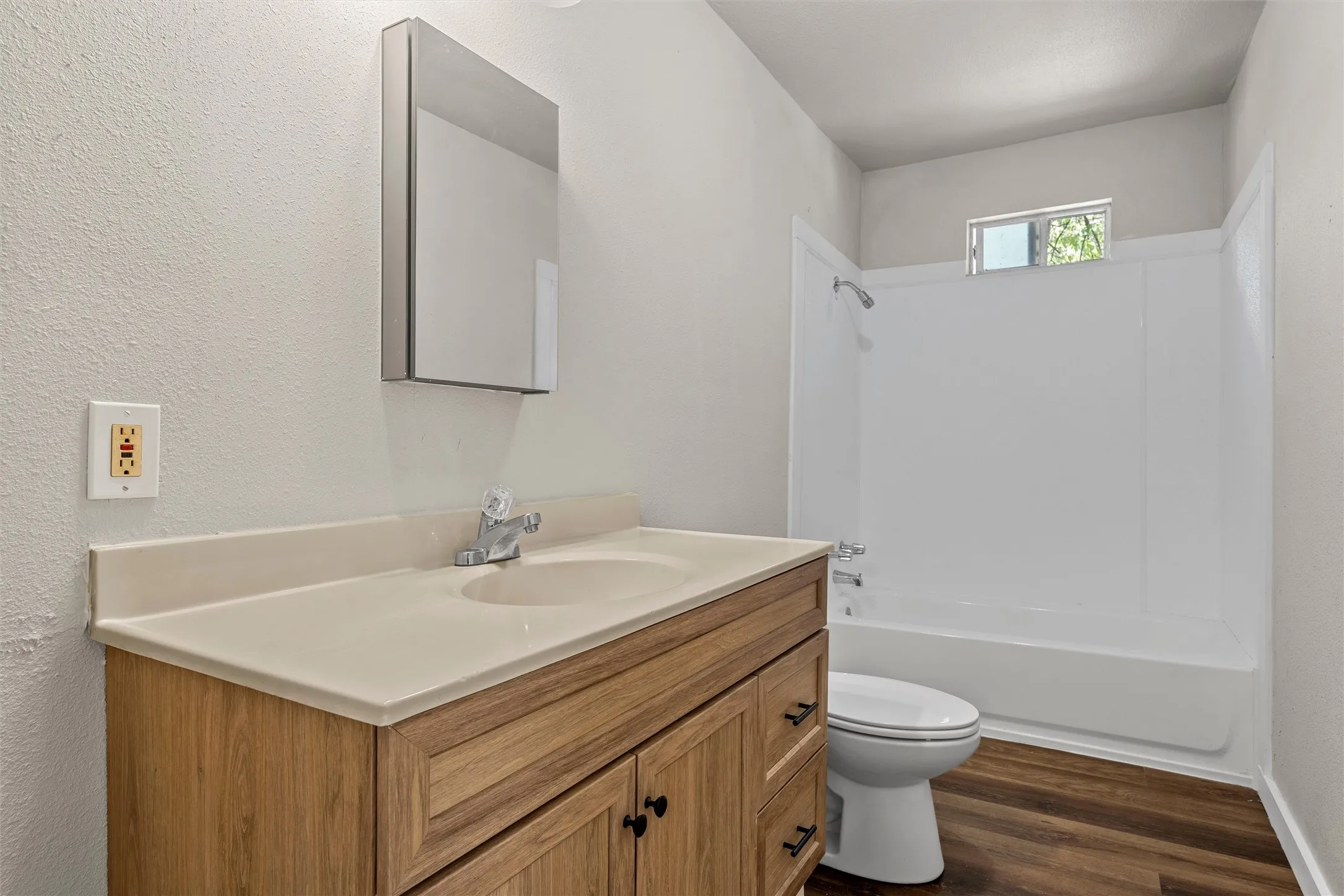 Single Family Residence For Sale in Mc Lennan County , 2406 Alexander Avenue, Waco, Texas 76708, 2 Bedroom, 1 Bathroom, Garage spaces, 1,052 Sqft, built in 1939, mls#21385945, Real Estate Agent in Waco, Homes For Sale in Mc Lennan county, Homes For Sale in Waco, Realtor in Waco Texas, Real Estate Brokerage Independent Realty Texas, Luminita Cordes Realtor