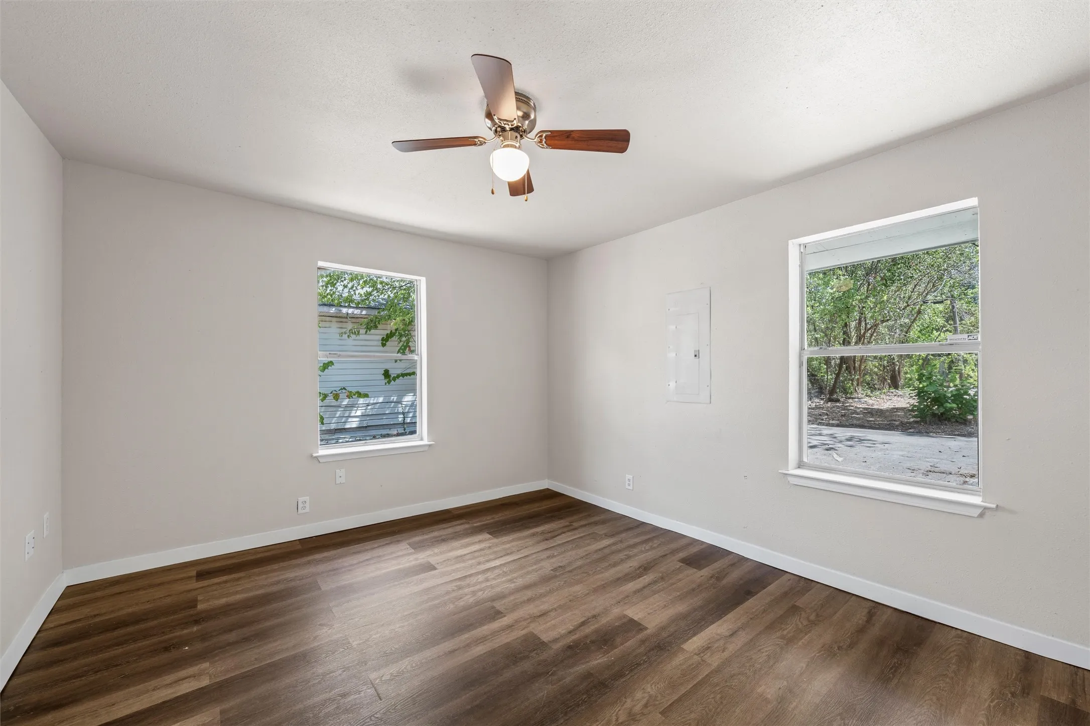 Single Family Residence For Sale in Mc Lennan County , 2406 Alexander Avenue, Waco, Texas 76708, 2 Bedroom, 1 Bathroom, Garage spaces, 1,052 Sqft, built in 1939, mls#21385945, Real Estate Agent in Waco, Homes For Sale in Mc Lennan county, Homes For Sale in Waco, Realtor in Waco Texas, Real Estate Brokerage Independent Realty Texas, Luminita Cordes Realtor