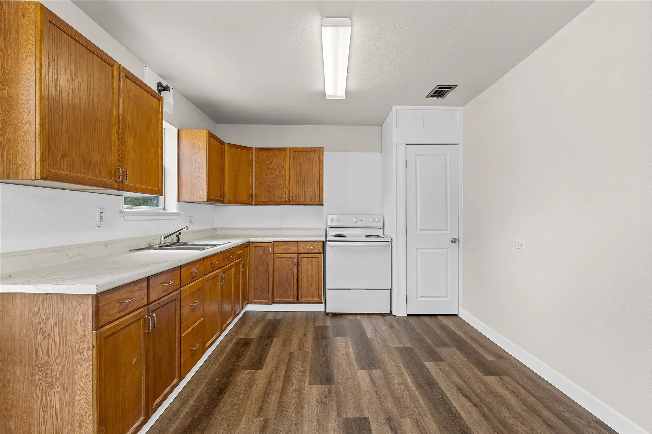 Single Family Residence For Sale in Mc Lennan County , 2406 Alexander Avenue, Waco, Texas 76708, 2 Bedroom, 1 Bathroom, Garage spaces, 1,052 Sqft, built in 1939, mls#21385945, Real Estate Agent in Waco, Homes For Sale in Mc Lennan county, Homes For Sale in Waco, Realtor in Waco Texas, Real Estate Brokerage Independent Realty Texas, Luminita Cordes Realtor