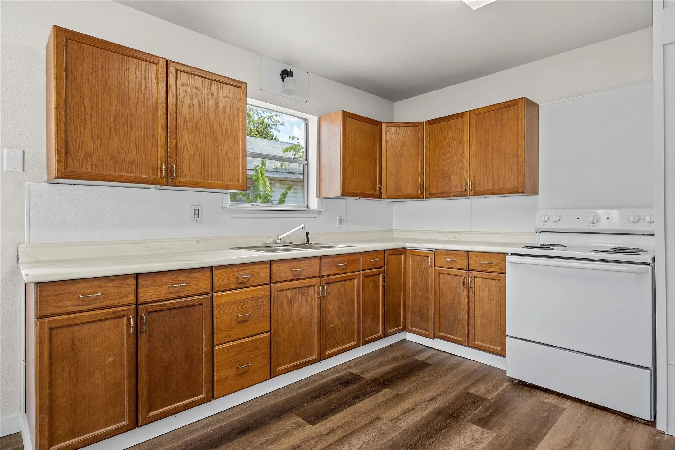 Single Family Residence For Sale in Mc Lennan County , 2406 Alexander Avenue, Waco, Texas 76708, 2 Bedroom, 1 Bathroom, Garage spaces, 1,052 Sqft, built in 1939, mls#21385945, Real Estate Agent in Waco, Homes For Sale in Mc Lennan county, Homes For Sale in Waco, Realtor in Waco Texas, Real Estate Brokerage Independent Realty Texas, Luminita Cordes Realtor