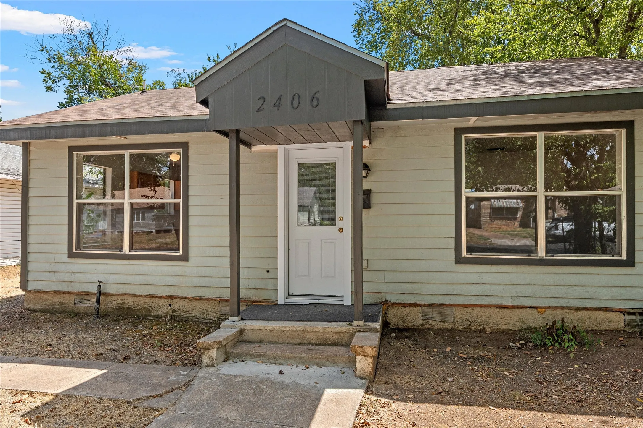 Single Family Residence For Sale in Mc Lennan County , 2406 Alexander Avenue, Waco, Texas 76708, 2 Bedroom, 1 Bathroom, Garage spaces, 1,052 Sqft, built in 1939, mls#21385945, Real Estate Agent in Waco, Homes For Sale in Mc Lennan county, Homes For Sale in Waco, Realtor in Waco Texas, Real Estate Brokerage Independent Realty Texas, Luminita Cordes Realtor