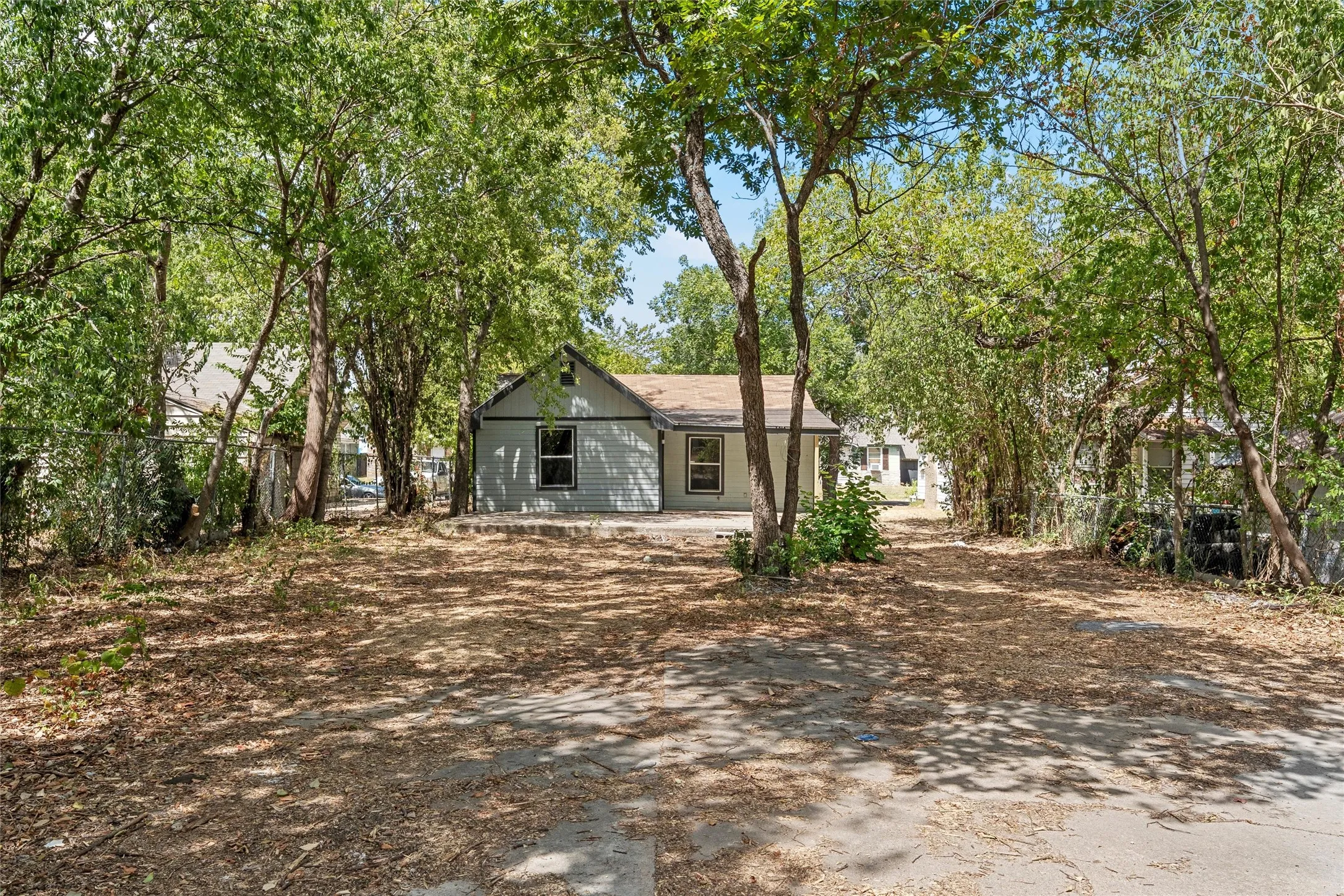 Single Family Residence For Sale in Mc Lennan County , 2406 Alexander Avenue, Waco, Texas 76708, 2 Bedroom, 1 Bathroom, Garage spaces, 1,052 Sqft, built in 1939, mls#21385945, Real Estate Agent in Waco, Homes For Sale in Mc Lennan county, Homes For Sale in Waco, Realtor in Waco Texas, Real Estate Brokerage Independent Realty Texas, Luminita Cordes Realtor