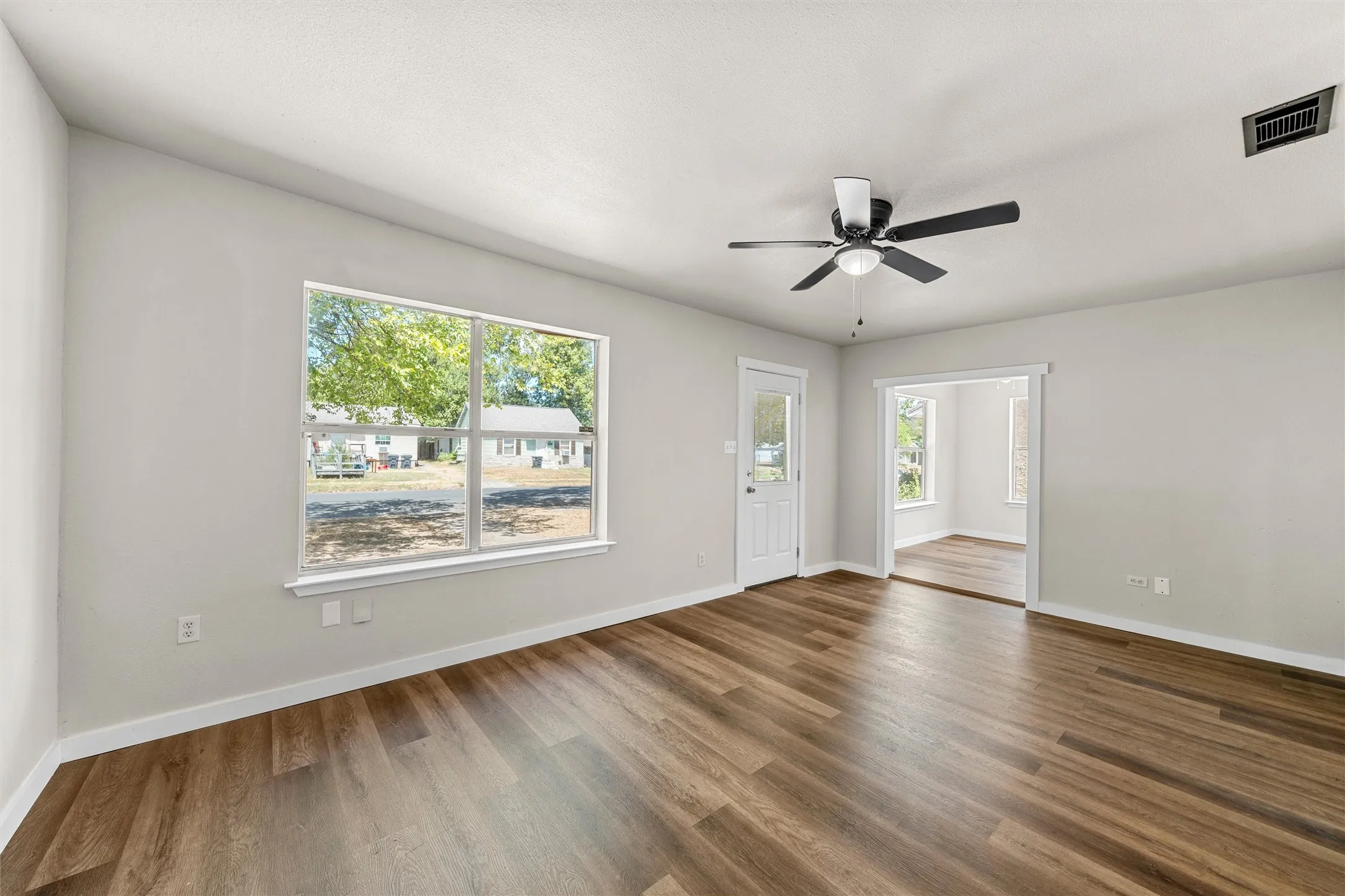 Single Family Residence For Sale in Mc Lennan County , 2406 Alexander Avenue, Waco, Texas 76708, 2 Bedroom, 1 Bathroom, Garage spaces, 1,052 Sqft, built in 1939, mls#21385945, Real Estate Agent in Waco, Homes For Sale in Mc Lennan county, Homes For Sale in Waco, Realtor in Waco Texas, Real Estate Brokerage Independent Realty Texas, Luminita Cordes Realtor