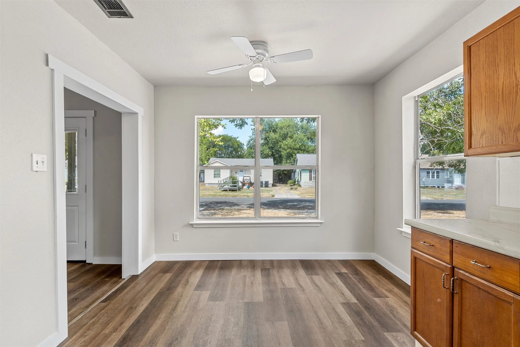 Single Family Residence For Sale in Mc Lennan County , 2406 Alexander Avenue, Waco, Texas 76708, 2 Bedroom, 1 Bathroom, Garage spaces, 1,052 Sqft, built in 1939, mls#21385945, Real Estate Agent in Waco, Homes For Sale in Mc Lennan county, Homes For Sale in Waco, Realtor in Waco Texas, Real Estate Brokerage Independent Realty Texas, Luminita Cordes Realtor