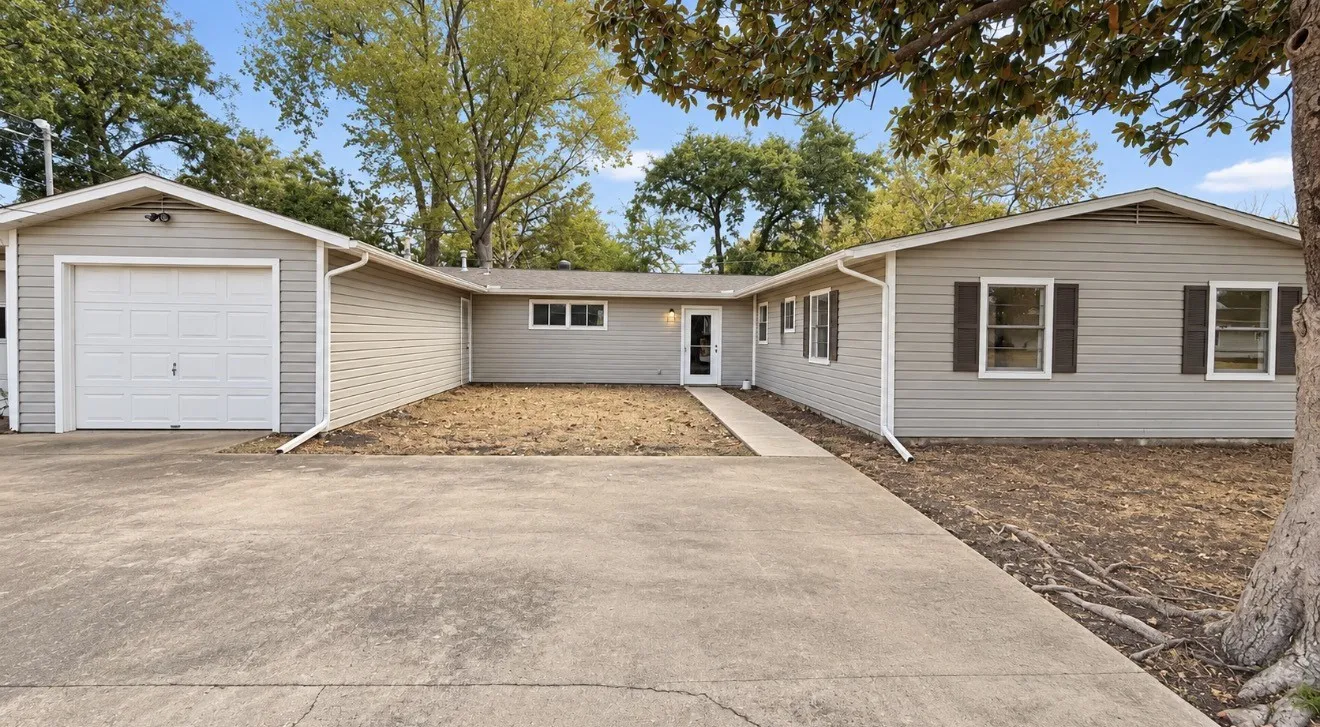 Single Family Residence For Sale in Dallas County , 1549 Murray Drive, Garland, Texas 75042, 4 Bedroom, 2 Bathroom, 2 Garage spaces, 1,841 Sqft, built in 1954, mls#21386531, Real Estate Agent in Garland, Homes For Sale in Dallas county, Homes For Sale in Garland, Realtor in Garland Texas, Real Estate Brokerage Independent Realty Texas, Luminita Cordes Realtor