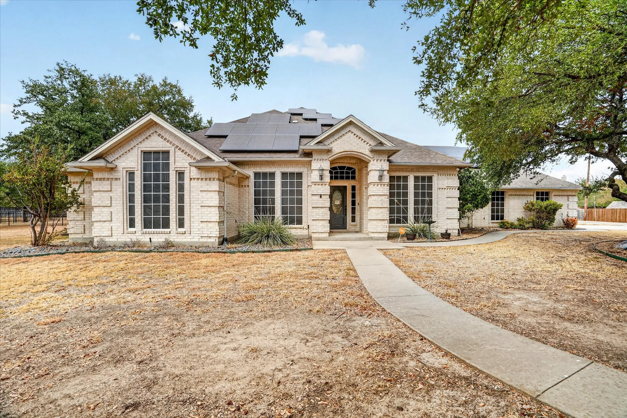 Single Family Residence For Sale in Parker County , 197 Deer Creek Drive, Aledo, Texas 76008, 4 Bedroom, 3 Bathroom, 3 Garage spaces, 2,806 Sqft, built in 2003, mls#21387354, Real Estate Agent in Aledo, Homes For Sale in Parker county, Homes For Sale in Aledo, Realtor in Aledo Texas, Real Estate Brokerage Independent Realty Texas, Luminita Cordes Realtor