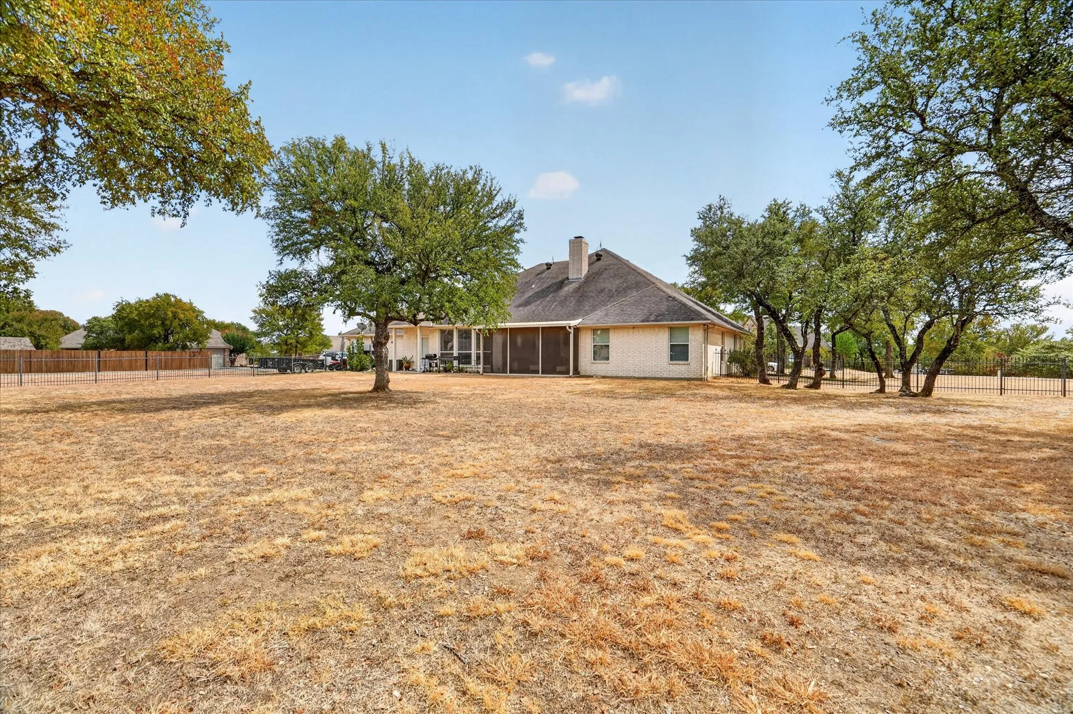 Single Family Residence For Sale in Parker County , 197 Deer Creek Drive, Aledo, Texas 76008, 4 Bedroom, 3 Bathroom, 3 Garage spaces, 2,806 Sqft, built in 2003, mls#21387354, Real Estate Agent in Aledo, Homes For Sale in Parker county, Homes For Sale in Aledo, Realtor in Aledo Texas, Real Estate Brokerage Independent Realty Texas, Luminita Cordes Realtor