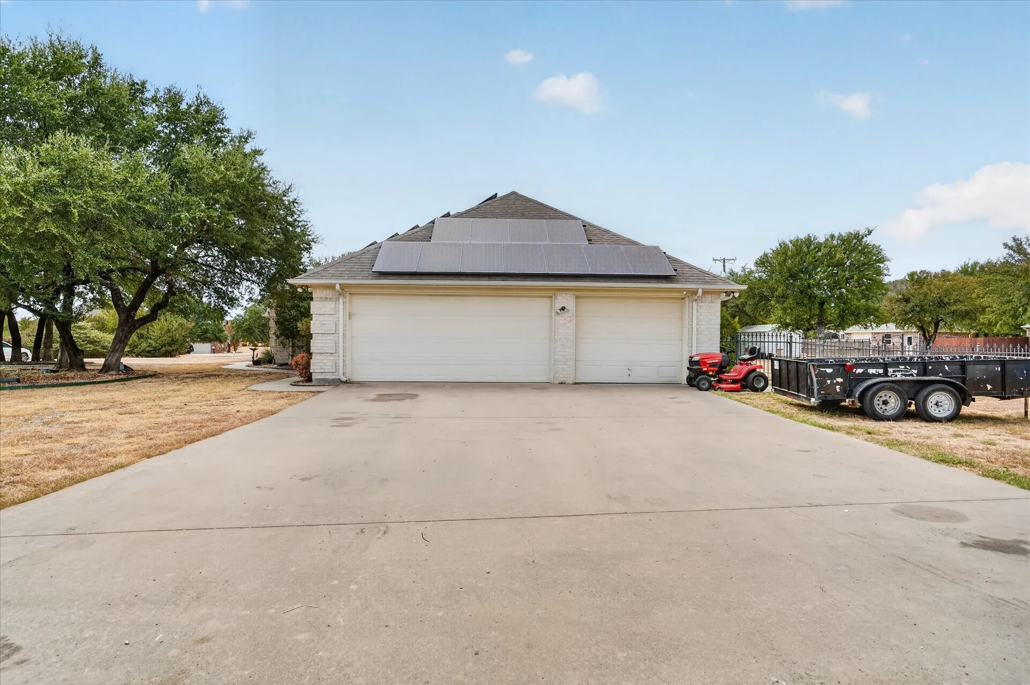 Single Family Residence For Sale in Parker County , 197 Deer Creek Drive, Aledo, Texas 76008, 4 Bedroom, 3 Bathroom, 3 Garage spaces, 2,806 Sqft, built in 2003, mls#21387354, Real Estate Agent in Aledo, Homes For Sale in Parker county, Homes For Sale in Aledo, Realtor in Aledo Texas, Real Estate Brokerage Independent Realty Texas, Luminita Cordes Realtor