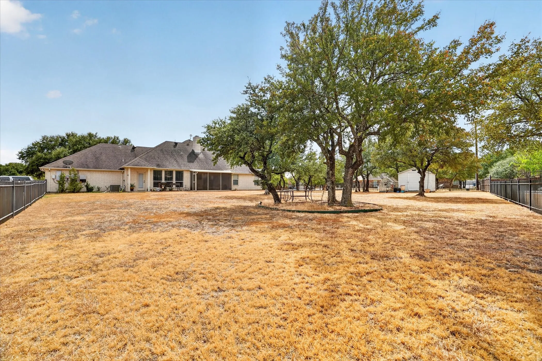 Single Family Residence For Sale in Parker County , 197 Deer Creek Drive, Aledo, Texas 76008, 4 Bedroom, 3 Bathroom, 3 Garage spaces, 2,806 Sqft, built in 2003, mls#21387354, Real Estate Agent in Aledo, Homes For Sale in Parker county, Homes For Sale in Aledo, Realtor in Aledo Texas, Real Estate Brokerage Independent Realty Texas, Luminita Cordes Realtor