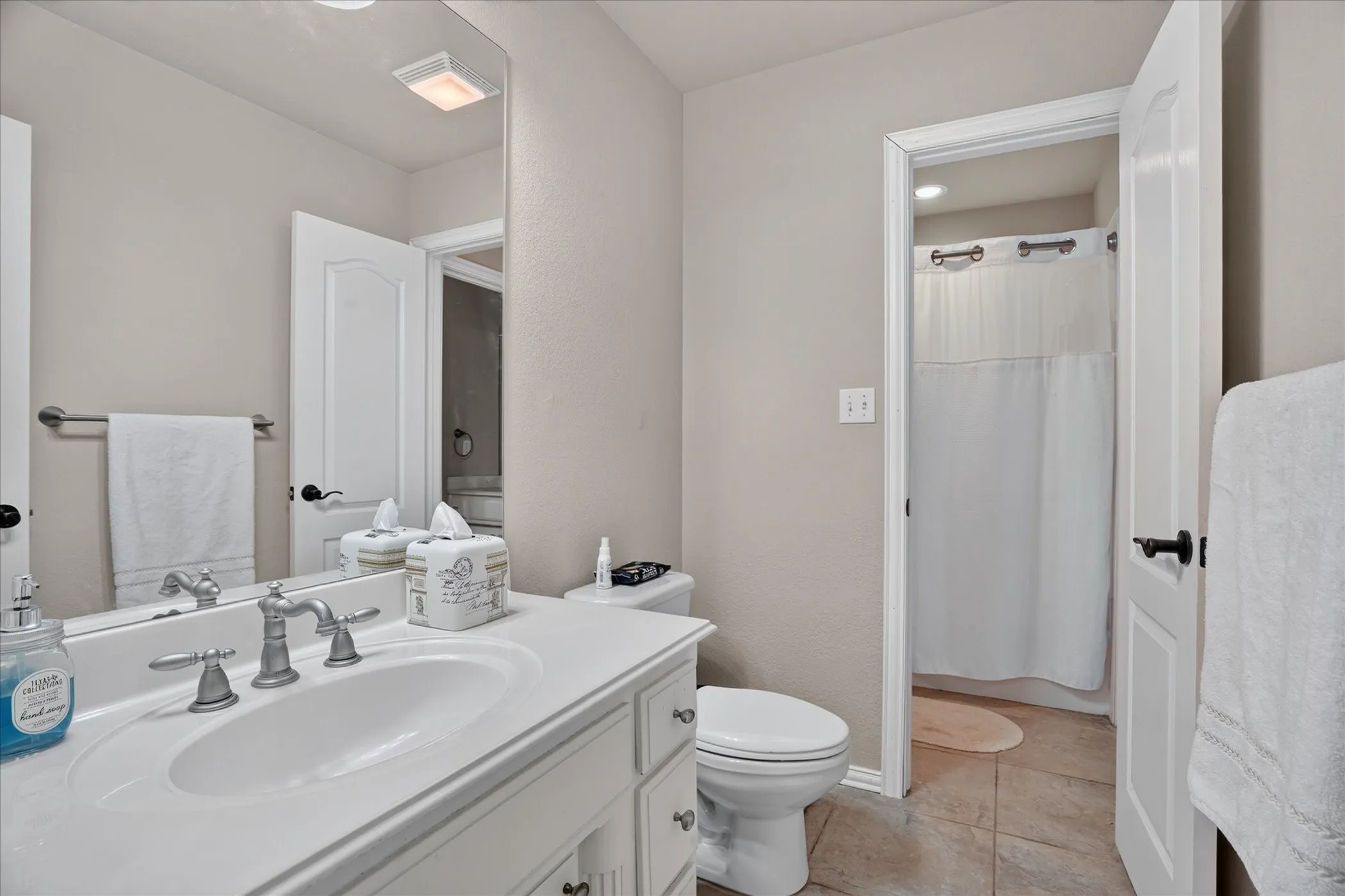 Single Family Residence For Sale in Parker County , 197 Deer Creek Drive, Aledo, Texas 76008, 4 Bedroom, 3 Bathroom, 3 Garage spaces, 2,806 Sqft, built in 2003, mls#21387354, Real Estate Agent in Aledo, Homes For Sale in Parker county, Homes For Sale in Aledo, Realtor in Aledo Texas, Real Estate Brokerage Independent Realty Texas, Luminita Cordes Realtor