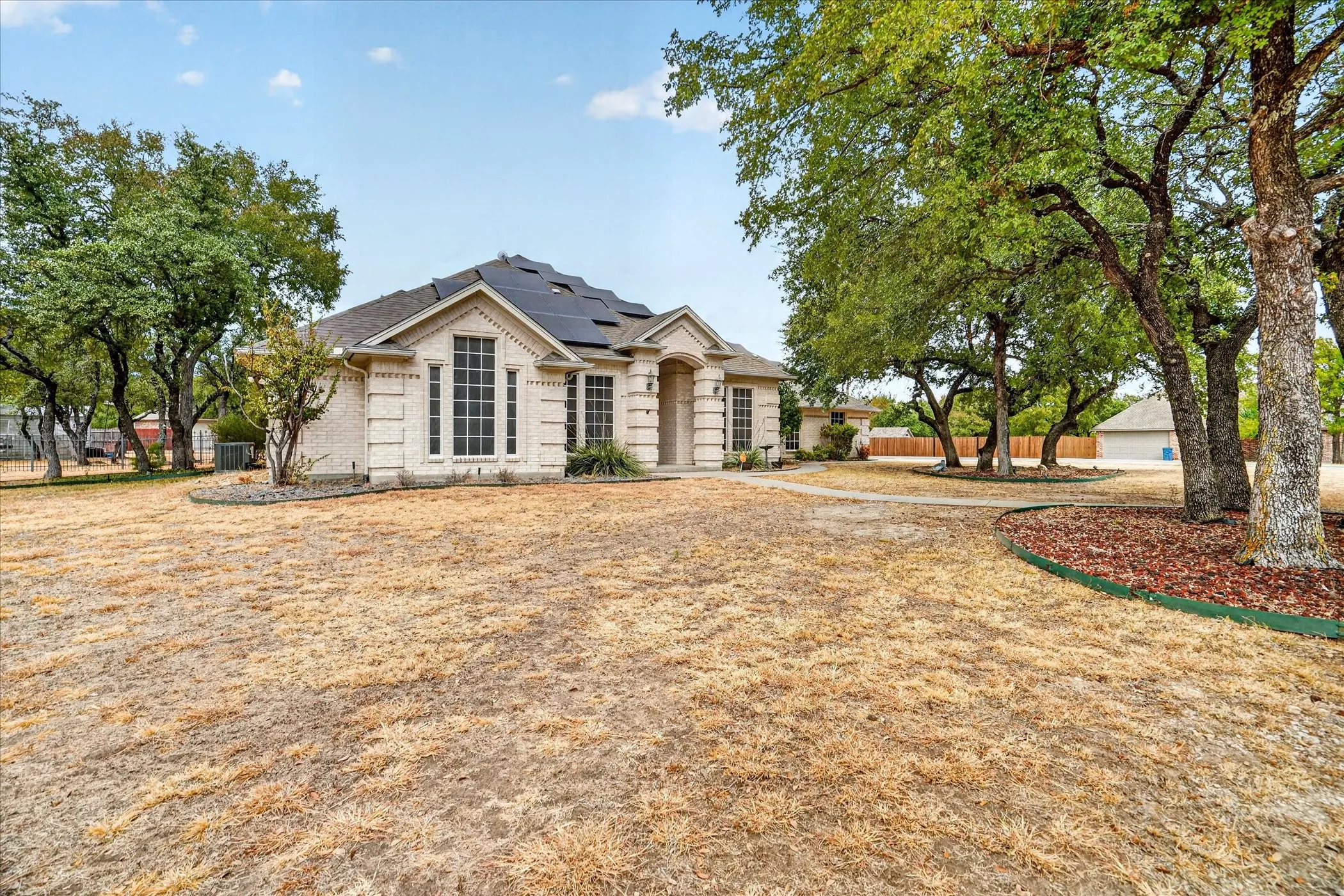 Single Family Residence For Sale in Parker County , 197 Deer Creek Drive, Aledo, Texas 76008, 4 Bedroom, 3 Bathroom, 3 Garage spaces, 2,806 Sqft, built in 2003, mls#21387354, Real Estate Agent in Aledo, Homes For Sale in Parker county, Homes For Sale in Aledo, Realtor in Aledo Texas, Real Estate Brokerage Independent Realty Texas, Luminita Cordes Realtor