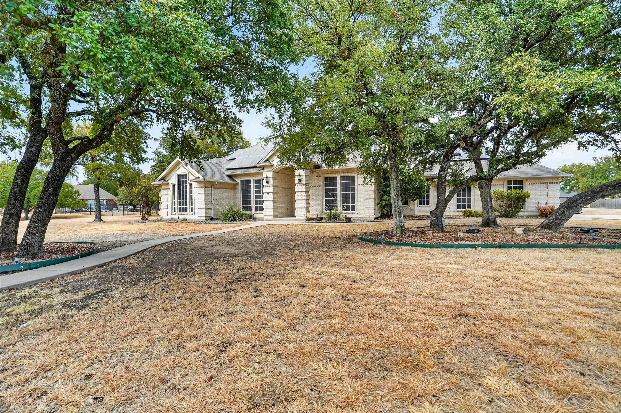 Single Family Residence For Sale in Parker County , 197 Deer Creek Drive, Aledo, Texas 76008, 4 Bedroom, 3 Bathroom, 3 Garage spaces, 2,806 Sqft, built in 2003, mls#21387354, Real Estate Agent in Aledo, Homes For Sale in Parker county, Homes For Sale in Aledo, Realtor in Aledo Texas, Real Estate Brokerage Independent Realty Texas, Luminita Cordes Realtor