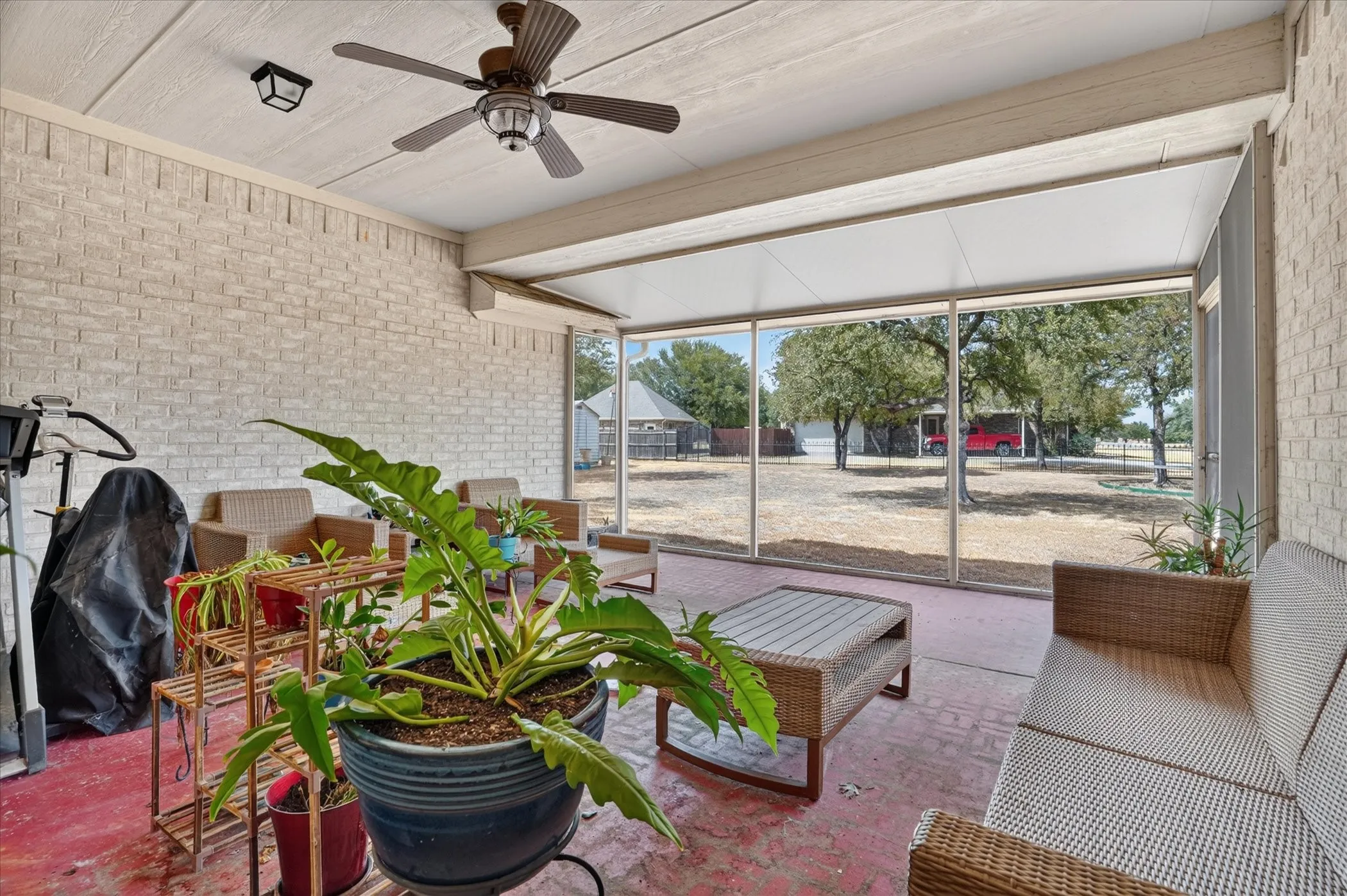 Single Family Residence For Sale in Parker County , 197 Deer Creek Drive, Aledo, Texas 76008, 4 Bedroom, 3 Bathroom, 3 Garage spaces, 2,806 Sqft, built in 2003, mls#21387354, Real Estate Agent in Aledo, Homes For Sale in Parker county, Homes For Sale in Aledo, Realtor in Aledo Texas, Real Estate Brokerage Independent Realty Texas, Luminita Cordes Realtor