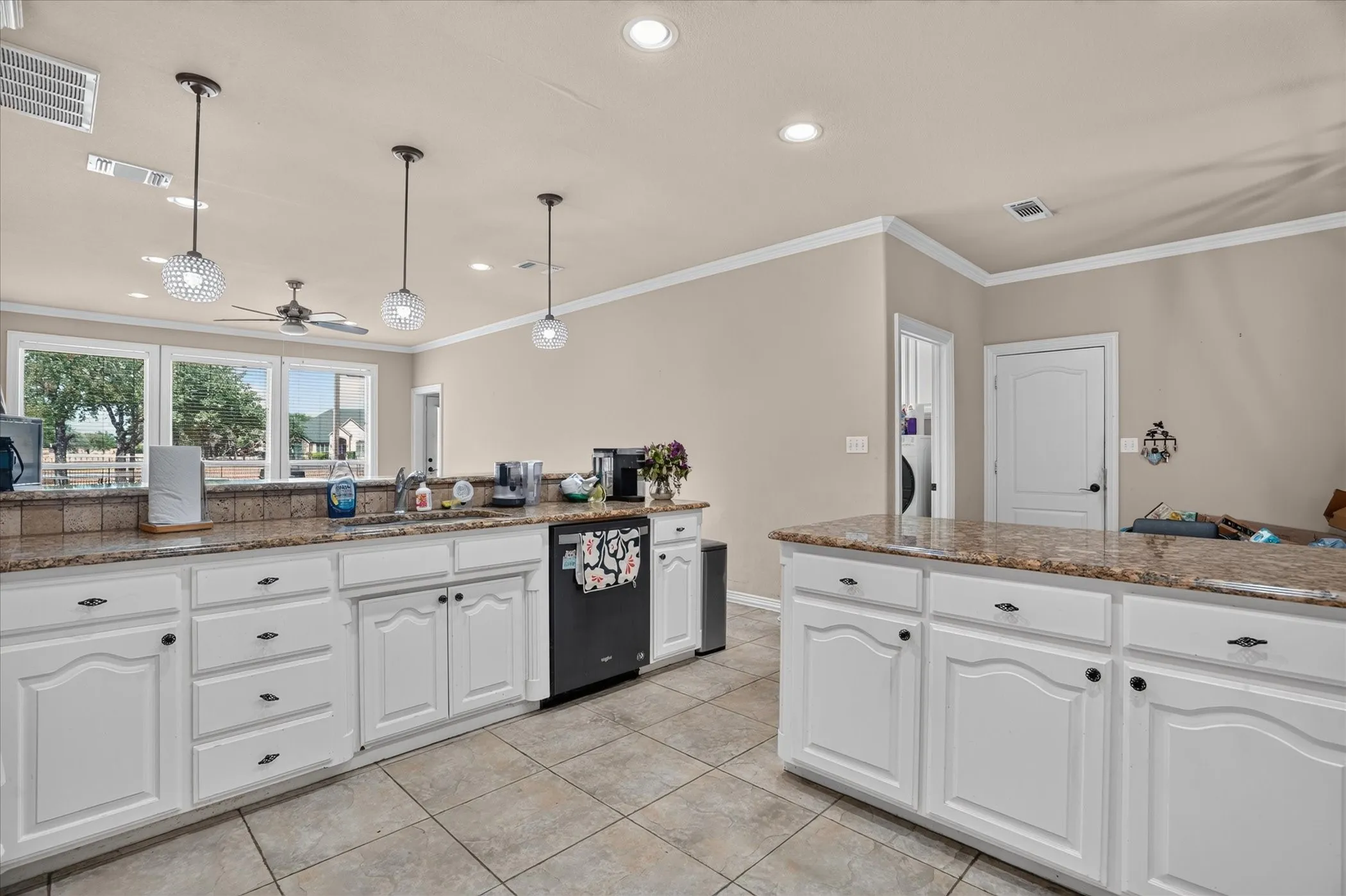 Single Family Residence For Sale in Parker County , 197 Deer Creek Drive, Aledo, Texas 76008, 4 Bedroom, 3 Bathroom, 3 Garage spaces, 2,806 Sqft, built in 2003, mls#21387354, Real Estate Agent in Aledo, Homes For Sale in Parker county, Homes For Sale in Aledo, Realtor in Aledo Texas, Real Estate Brokerage Independent Realty Texas, Luminita Cordes Realtor