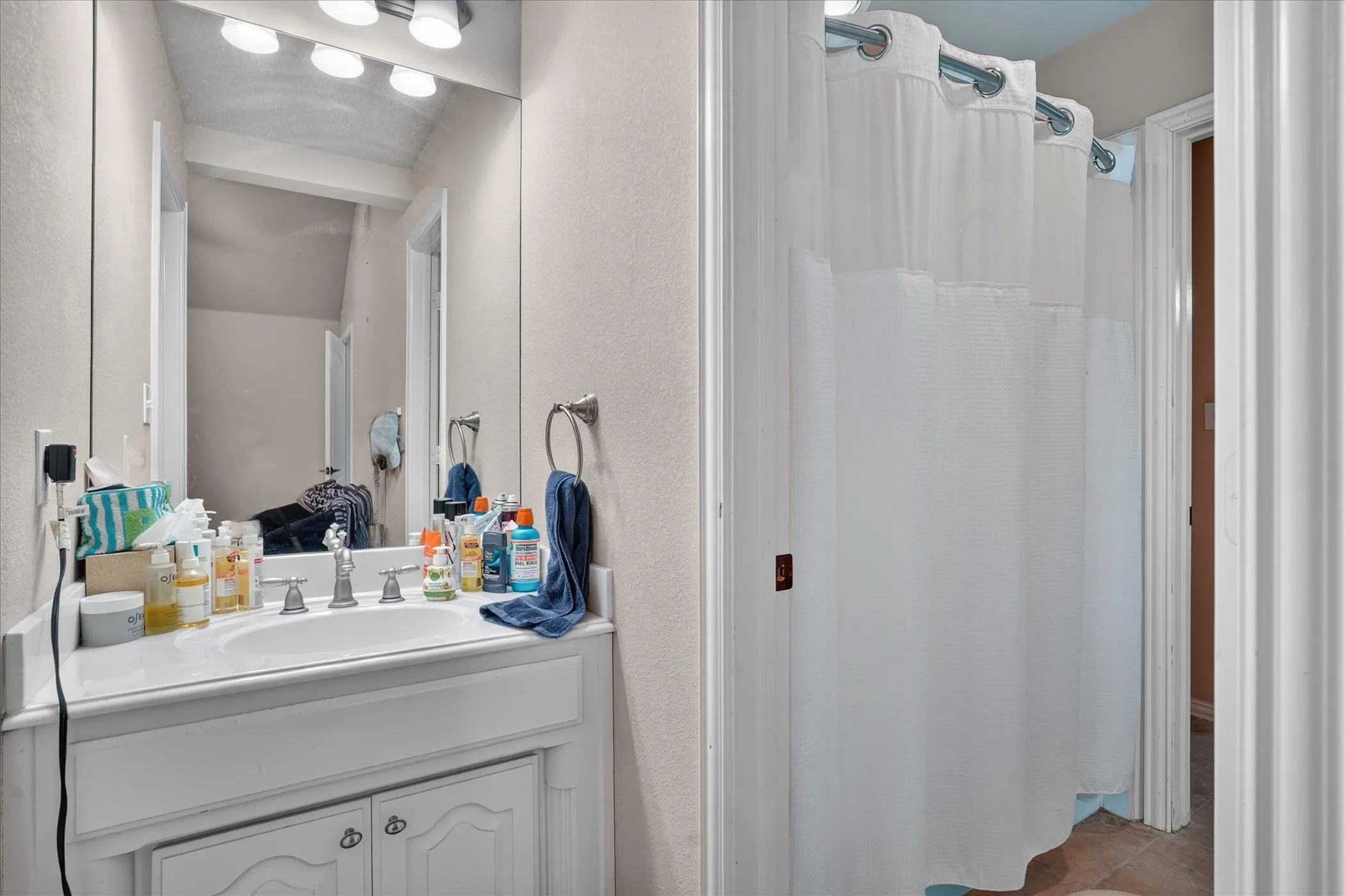 Single Family Residence For Sale in Parker County , 197 Deer Creek Drive, Aledo, Texas 76008, 4 Bedroom, 3 Bathroom, 3 Garage spaces, 2,806 Sqft, built in 2003, mls#21387354, Real Estate Agent in Aledo, Homes For Sale in Parker county, Homes For Sale in Aledo, Realtor in Aledo Texas, Real Estate Brokerage Independent Realty Texas, Luminita Cordes Realtor