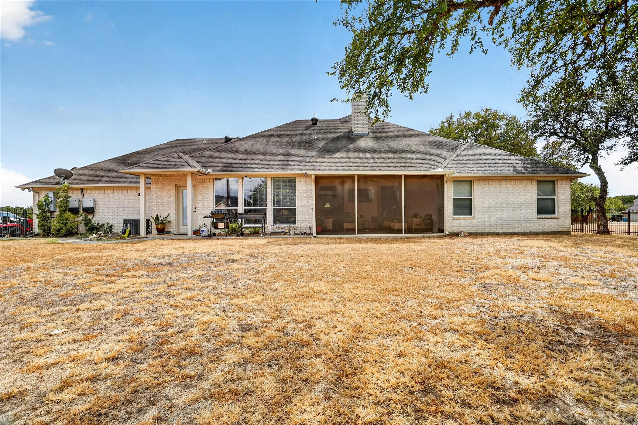 Single Family Residence For Sale in Parker County , 197 Deer Creek Drive, Aledo, Texas 76008, 4 Bedroom, 3 Bathroom, 3 Garage spaces, 2,806 Sqft, built in 2003, mls#21387354, Real Estate Agent in Aledo, Homes For Sale in Parker county, Homes For Sale in Aledo, Realtor in Aledo Texas, Real Estate Brokerage Independent Realty Texas, Luminita Cordes Realtor