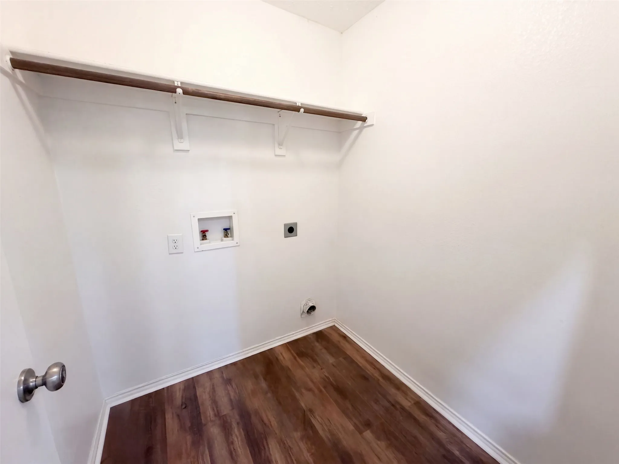 Single Family Residence For Sale in Johnson County , 809 Canyon Cove Drive, Burleson, Texas 76028, 3 Bedroom, 2 Bathroom, 2 Garage spaces, 1,379 Sqft, built in 2003, mls#21387567, Real Estate Agent in Burleson, Homes For Sale in Johnson county, Homes For Sale in Burleson, Realtor in Burleson Texas, Real Estate Brokerage Independent Realty Texas, Luminita Cordes Realtor