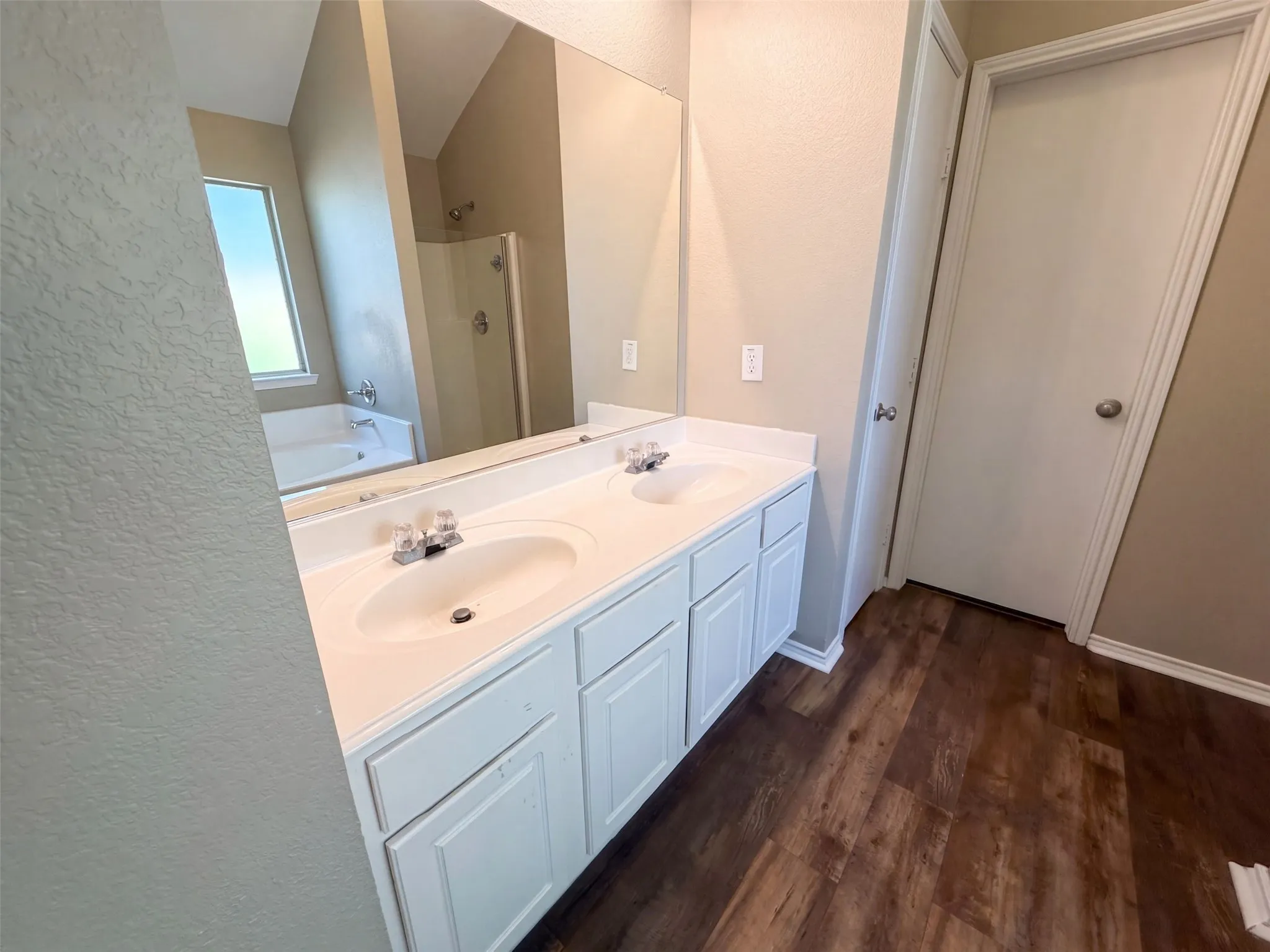 Single Family Residence For Sale in Johnson County , 809 Canyon Cove Drive, Burleson, Texas 76028, 3 Bedroom, 2 Bathroom, 2 Garage spaces, 1,379 Sqft, built in 2003, mls#21387567, Real Estate Agent in Burleson, Homes For Sale in Johnson county, Homes For Sale in Burleson, Realtor in Burleson Texas, Real Estate Brokerage Independent Realty Texas, Luminita Cordes Realtor