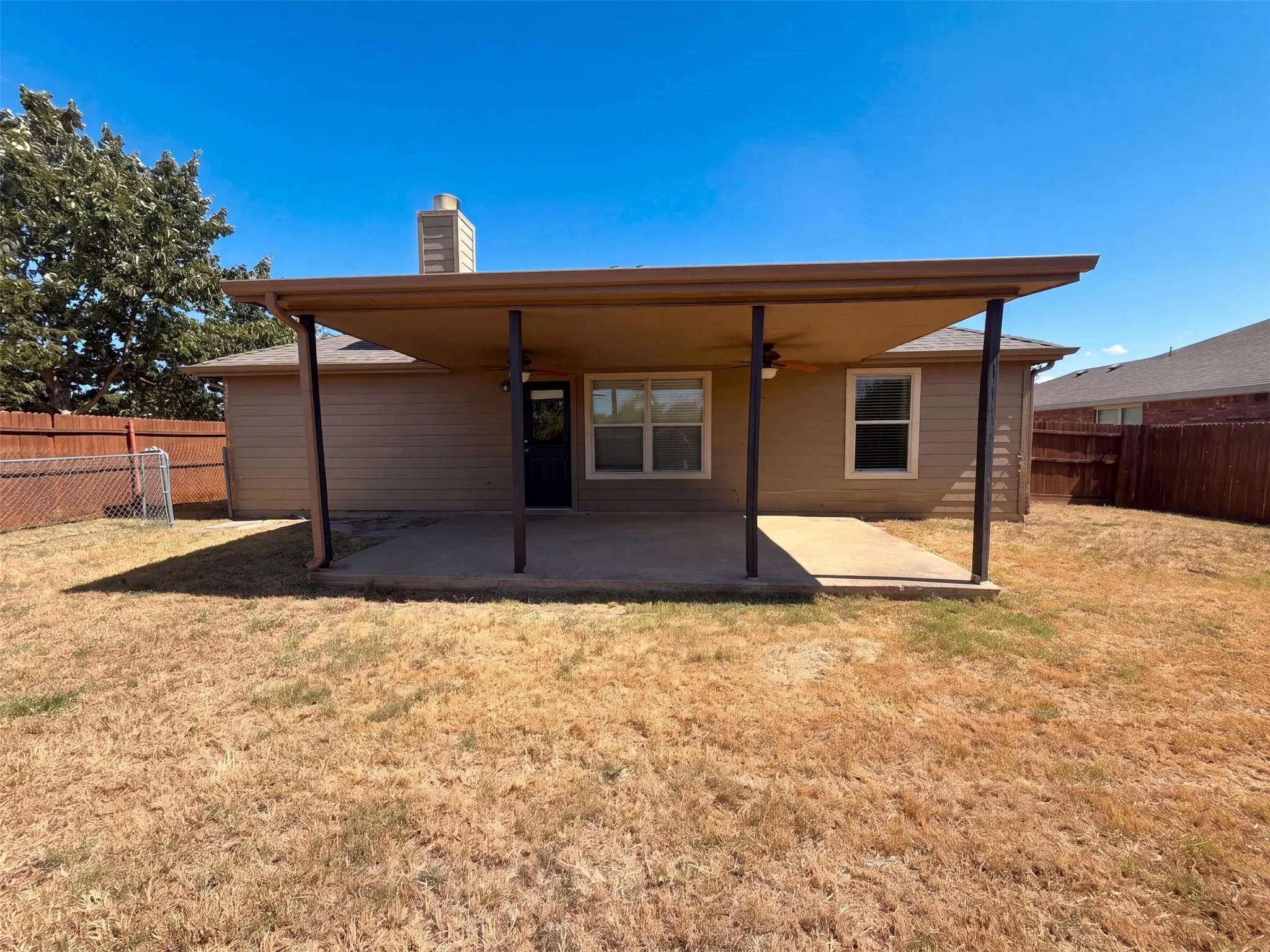 Single Family Residence For Sale in Johnson County , 809 Canyon Cove Drive, Burleson, Texas 76028, 3 Bedroom, 2 Bathroom, 2 Garage spaces, 1,379 Sqft, built in 2003, mls#21387567, Real Estate Agent in Burleson, Homes For Sale in Johnson county, Homes For Sale in Burleson, Realtor in Burleson Texas, Real Estate Brokerage Independent Realty Texas, Luminita Cordes Realtor