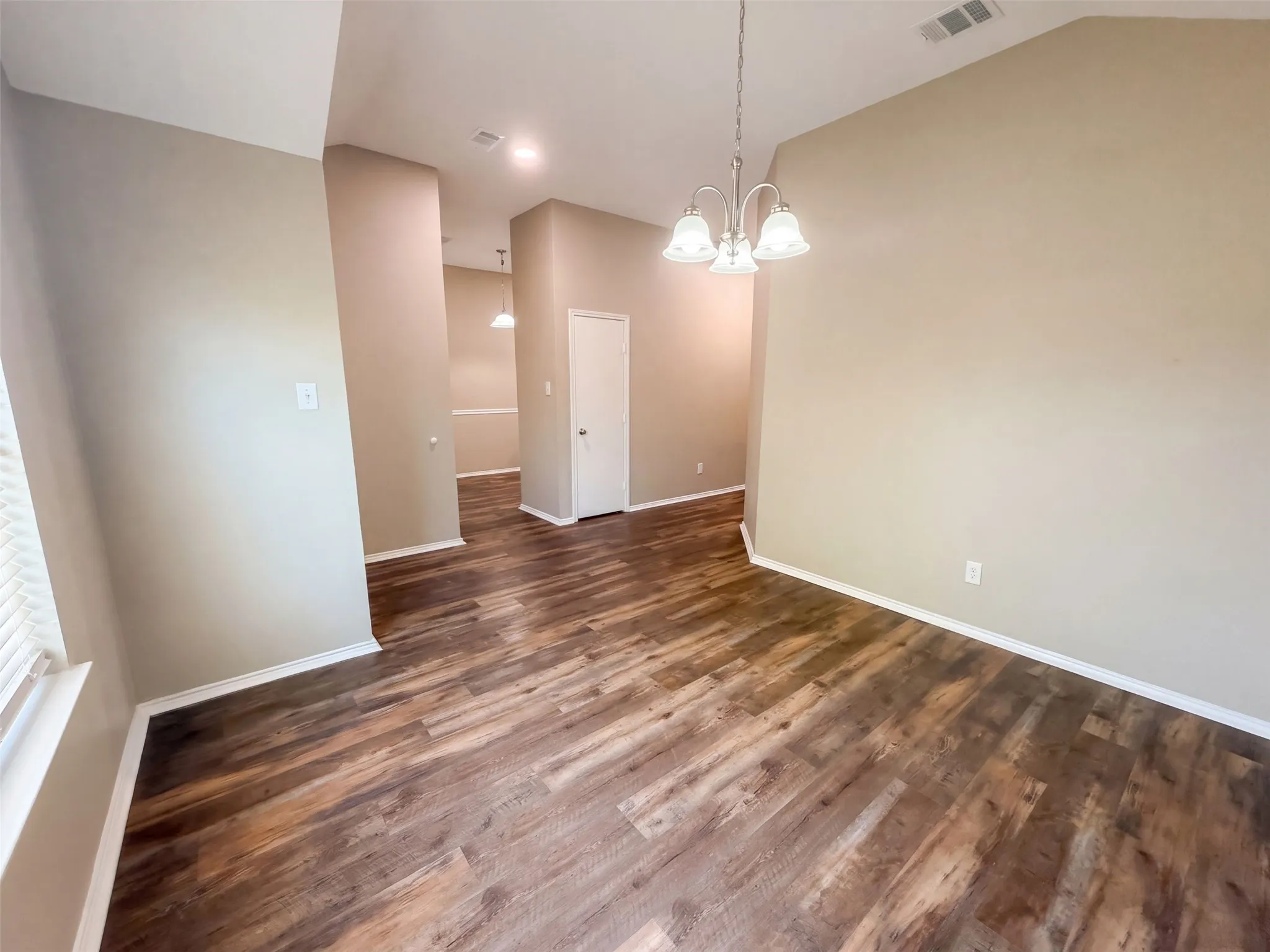 Single Family Residence For Sale in Johnson County , 809 Canyon Cove Drive, Burleson, Texas 76028, 3 Bedroom, 2 Bathroom, 2 Garage spaces, 1,379 Sqft, built in 2003, mls#21387567, Real Estate Agent in Burleson, Homes For Sale in Johnson county, Homes For Sale in Burleson, Realtor in Burleson Texas, Real Estate Brokerage Independent Realty Texas, Luminita Cordes Realtor