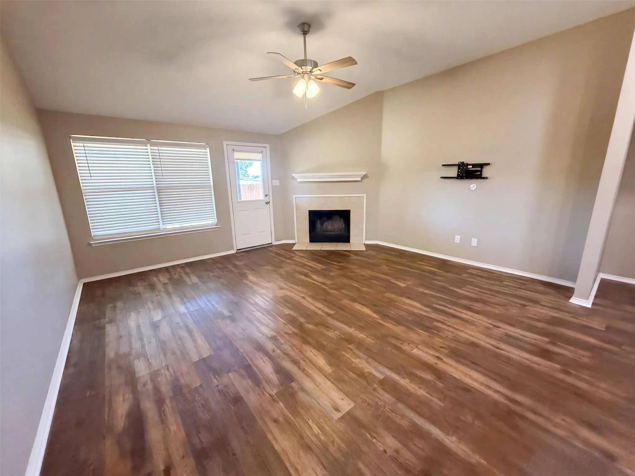 Single Family Residence For Sale in Johnson County , 809 Canyon Cove Drive, Burleson, Texas 76028, 3 Bedroom, 2 Bathroom, 2 Garage spaces, 1,379 Sqft, built in 2003, mls#21387567, Real Estate Agent in Burleson, Homes For Sale in Johnson county, Homes For Sale in Burleson, Realtor in Burleson Texas, Real Estate Brokerage Independent Realty Texas, Luminita Cordes Realtor