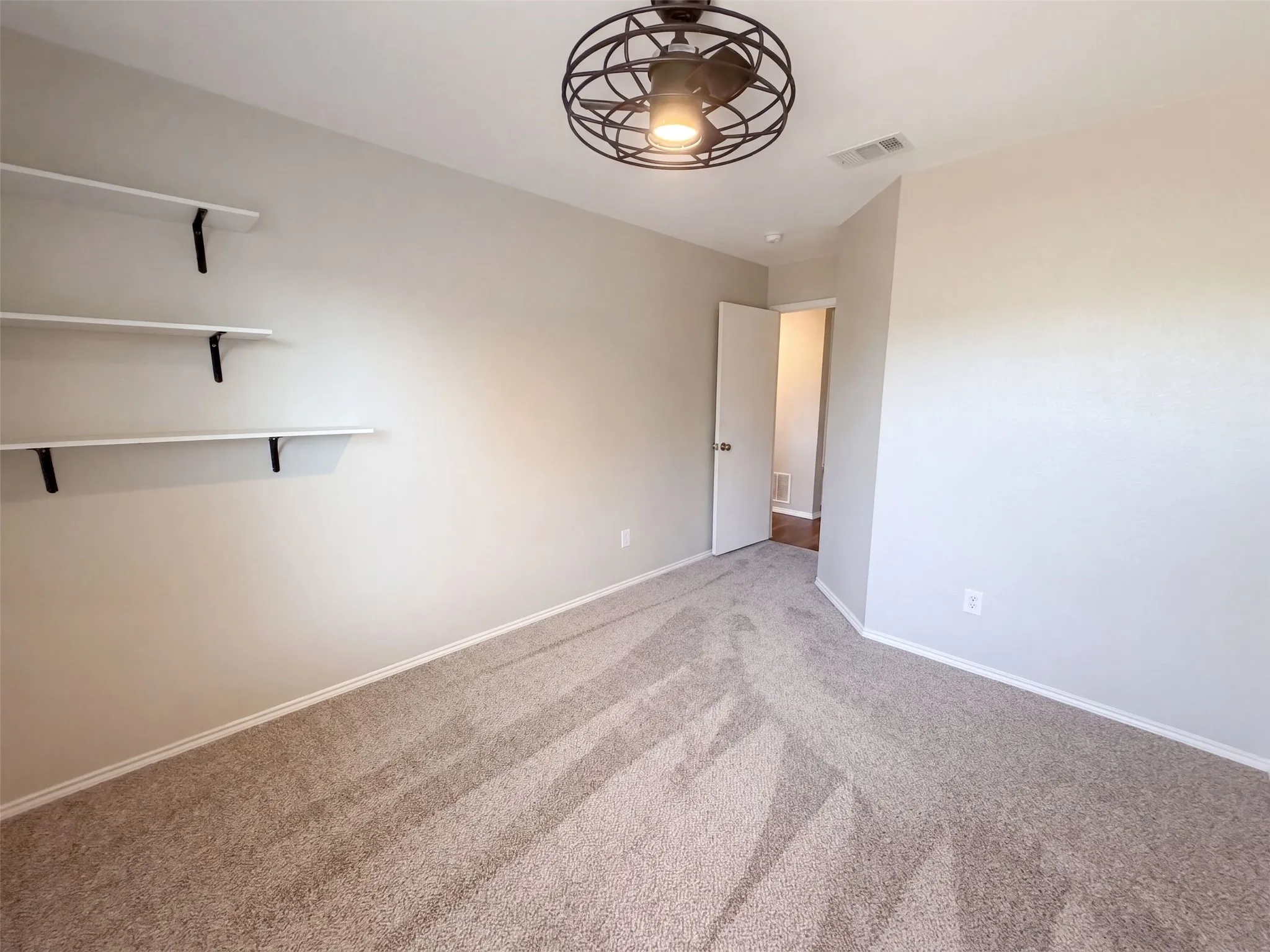 Single Family Residence For Sale in Johnson County , 809 Canyon Cove Drive, Burleson, Texas 76028, 3 Bedroom, 2 Bathroom, 2 Garage spaces, 1,379 Sqft, built in 2003, mls#21387567, Real Estate Agent in Burleson, Homes For Sale in Johnson county, Homes For Sale in Burleson, Realtor in Burleson Texas, Real Estate Brokerage Independent Realty Texas, Luminita Cordes Realtor
