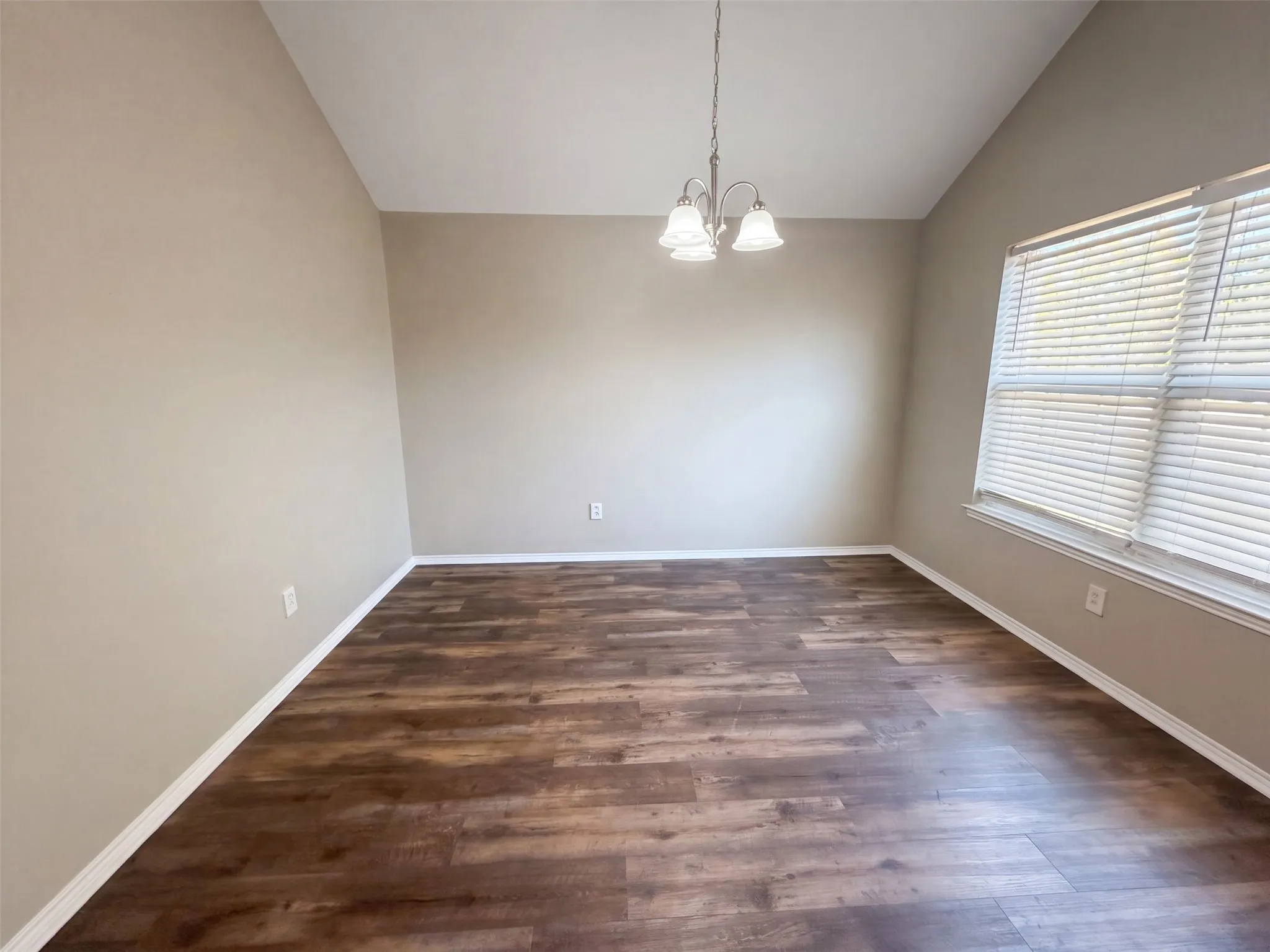 Single Family Residence For Sale in Johnson County , 809 Canyon Cove Drive, Burleson, Texas 76028, 3 Bedroom, 2 Bathroom, 2 Garage spaces, 1,379 Sqft, built in 2003, mls#21387567, Real Estate Agent in Burleson, Homes For Sale in Johnson county, Homes For Sale in Burleson, Realtor in Burleson Texas, Real Estate Brokerage Independent Realty Texas, Luminita Cordes Realtor