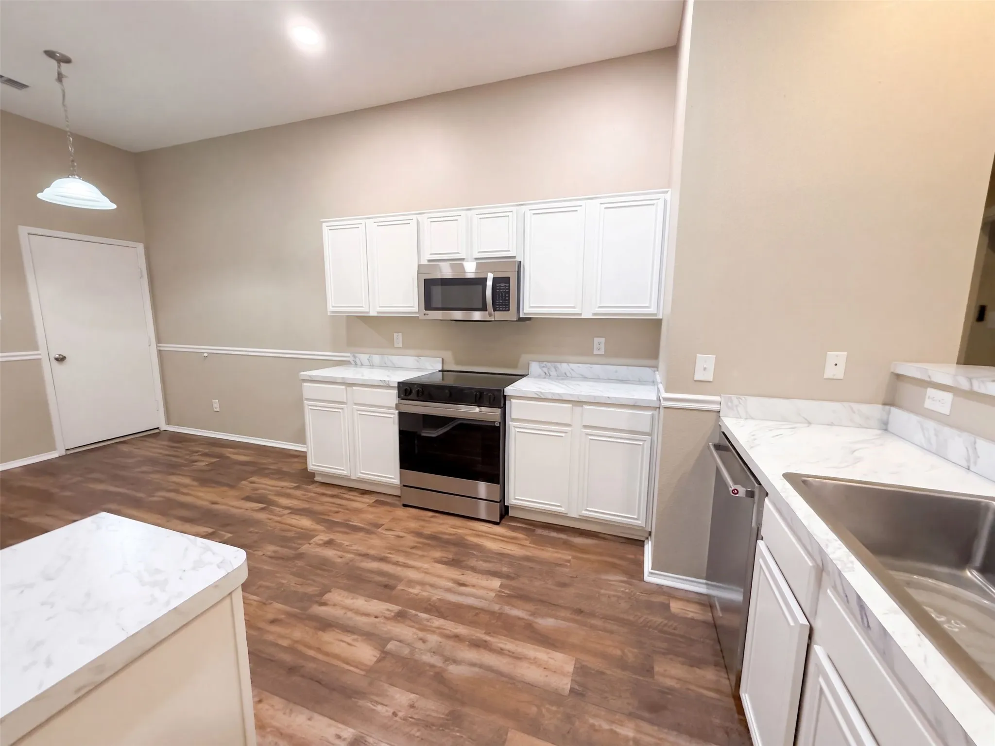 Single Family Residence For Sale in Johnson County , 809 Canyon Cove Drive, Burleson, Texas 76028, 3 Bedroom, 2 Bathroom, 2 Garage spaces, 1,379 Sqft, built in 2003, mls#21387567, Real Estate Agent in Burleson, Homes For Sale in Johnson county, Homes For Sale in Burleson, Realtor in Burleson Texas, Real Estate Brokerage Independent Realty Texas, Luminita Cordes Realtor