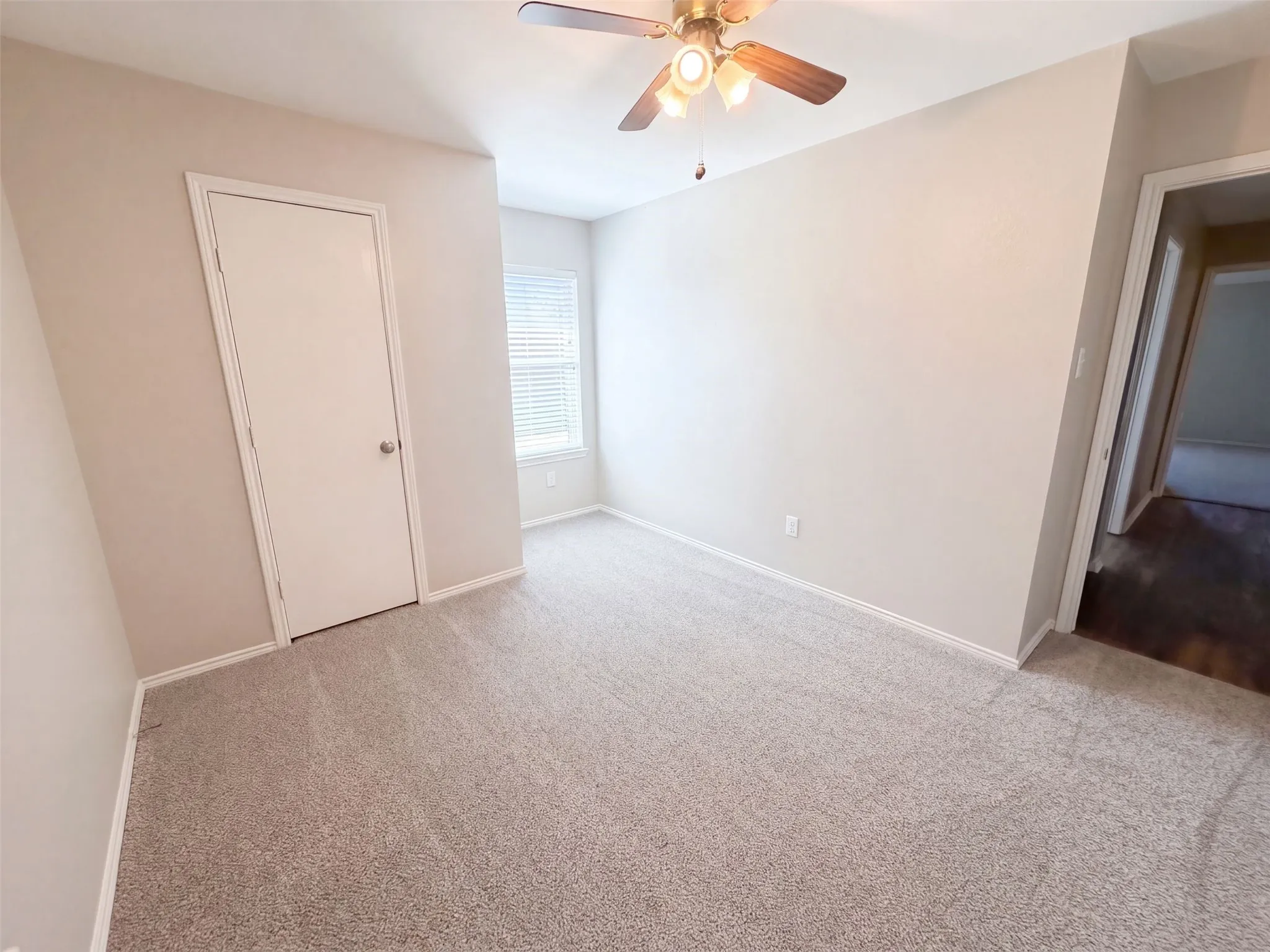 Single Family Residence For Sale in Johnson County , 809 Canyon Cove Drive, Burleson, Texas 76028, 3 Bedroom, 2 Bathroom, 2 Garage spaces, 1,379 Sqft, built in 2003, mls#21387567, Real Estate Agent in Burleson, Homes For Sale in Johnson county, Homes For Sale in Burleson, Realtor in Burleson Texas, Real Estate Brokerage Independent Realty Texas, Luminita Cordes Realtor